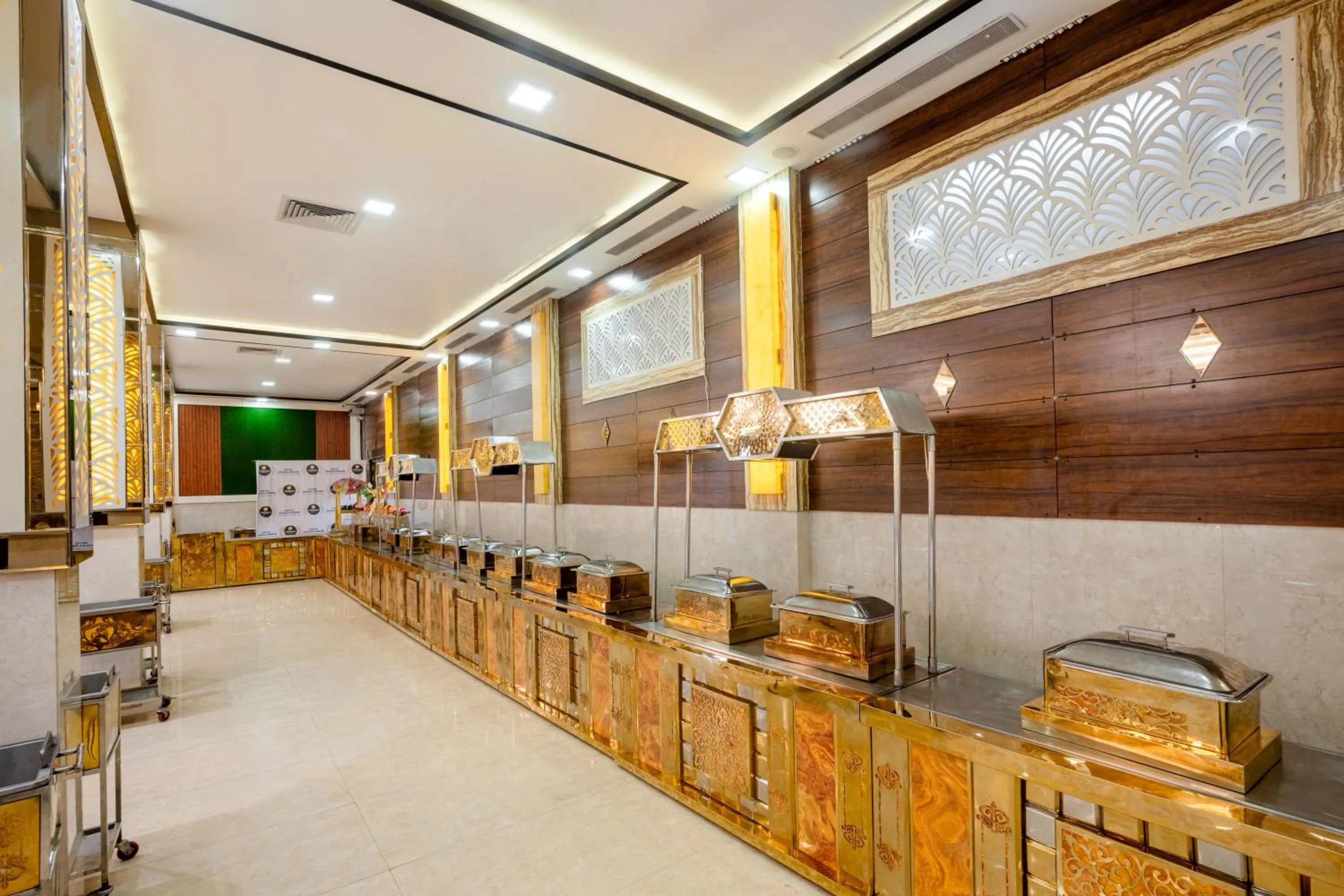 Restaurant/places to eat in Hotel Vasdaa Grand