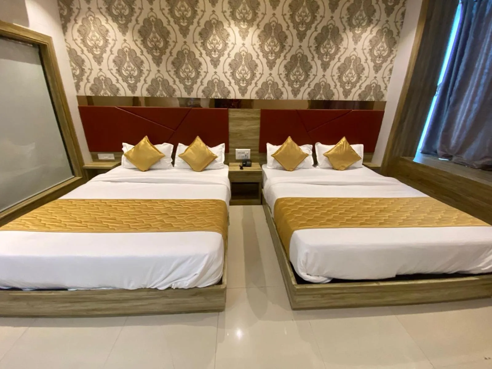 Bed in Hotel BKC CROWN - Near Trade Centre, Visa Consulate