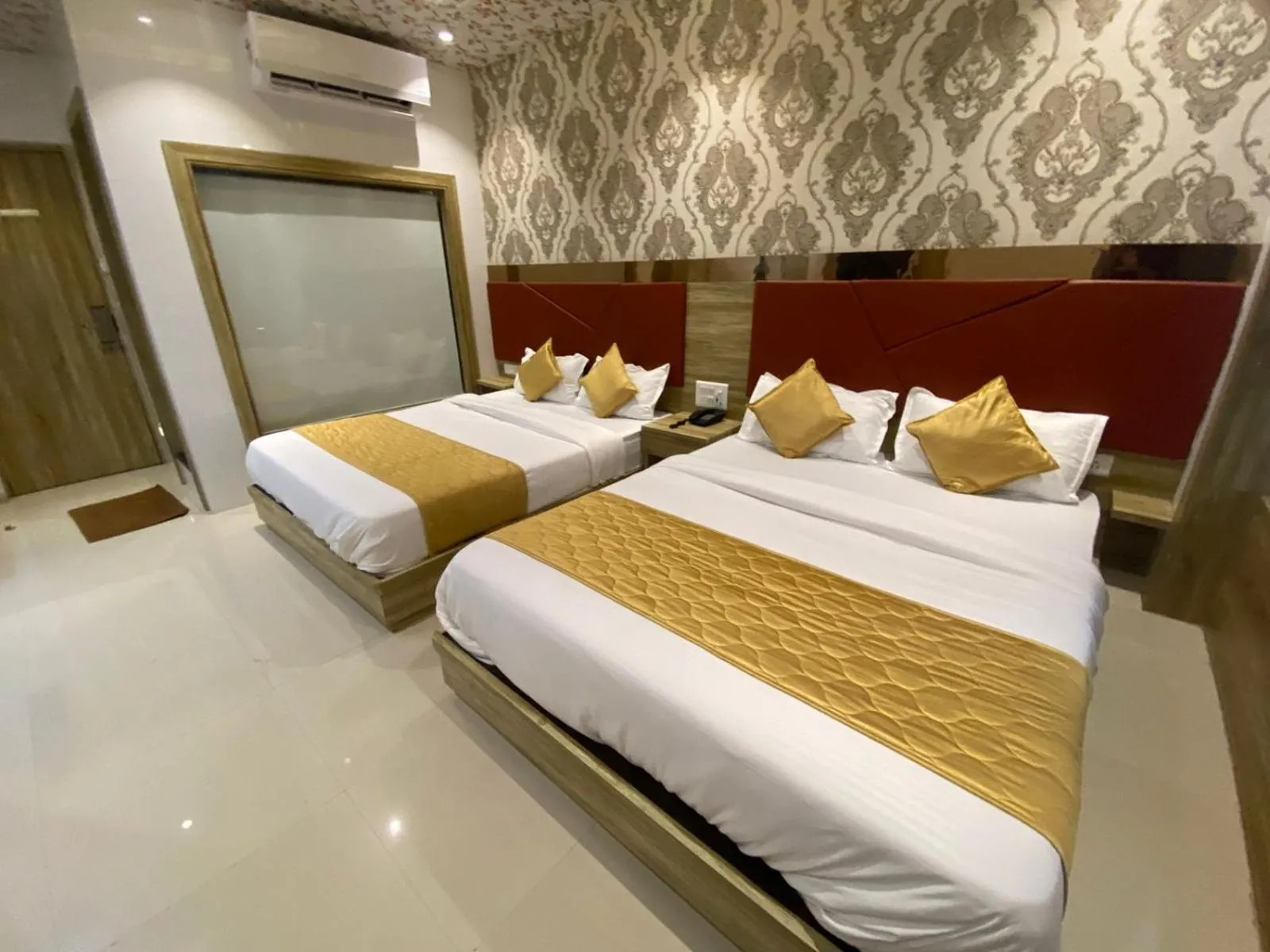 Bed in Hotel BKC CROWN - Near Trade Centre, Visa Consulate