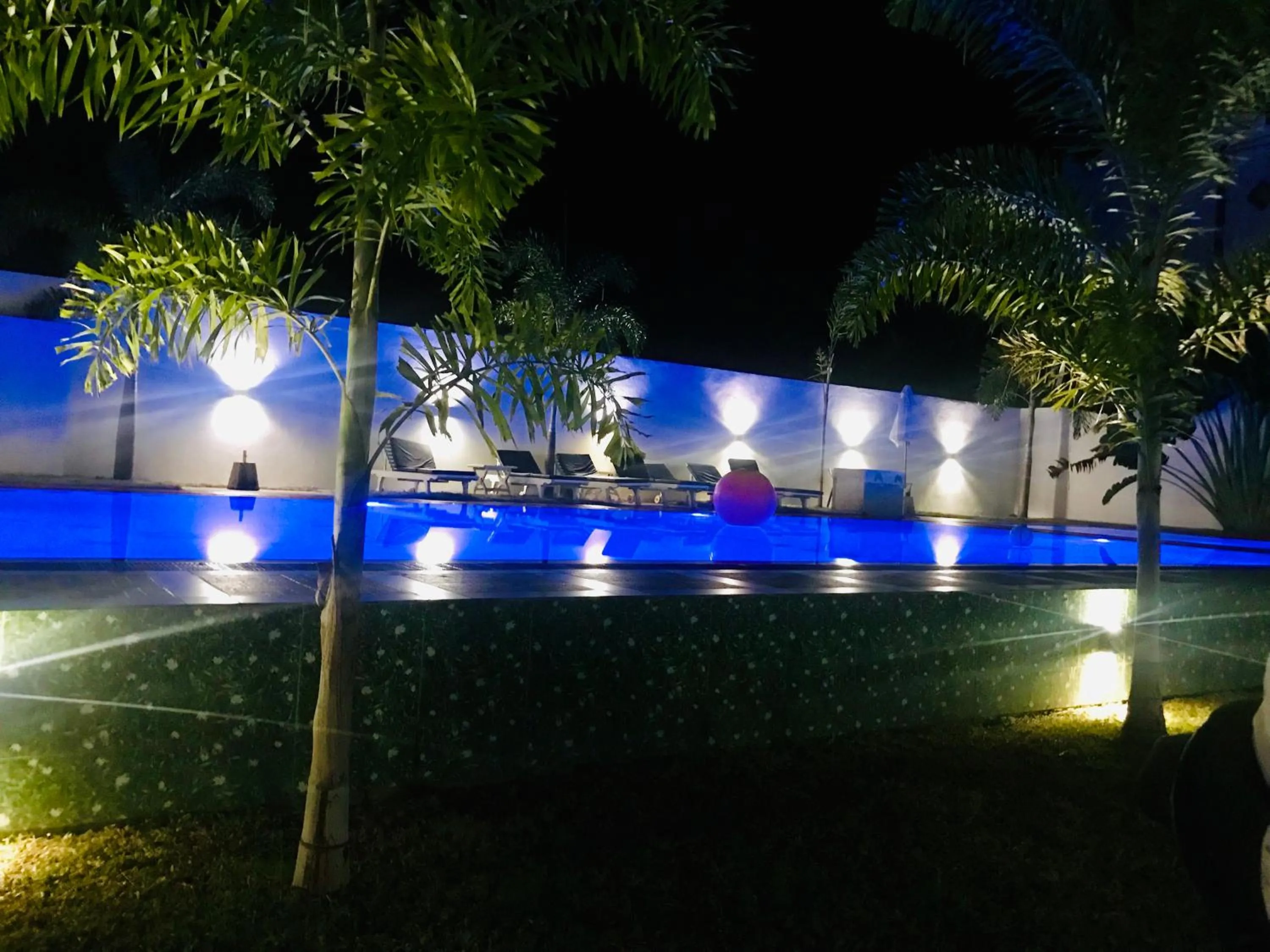 Swimming pool in Peacock Reach Hotel