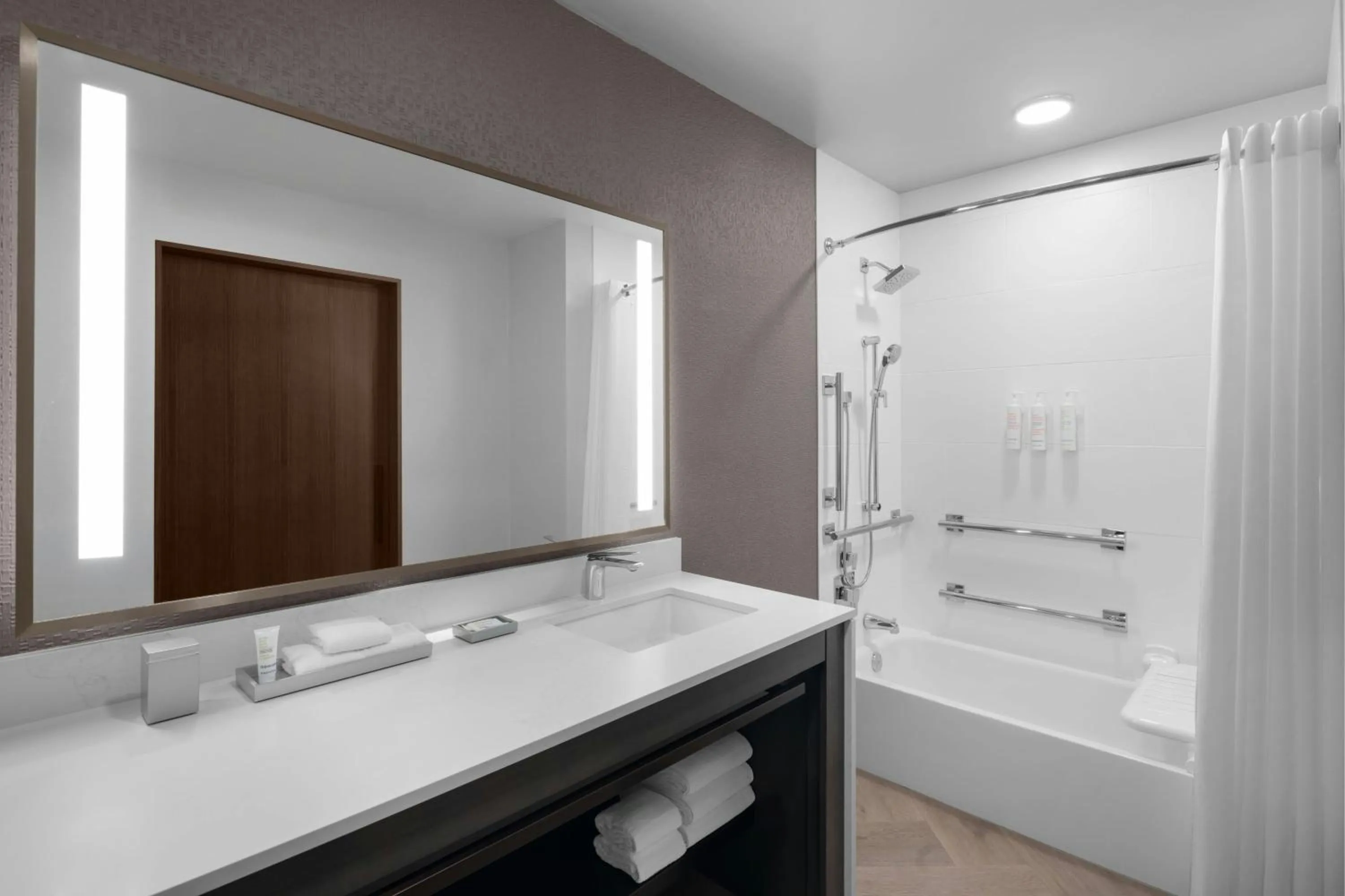 Bathroom in Washington Marriott Capitol Hill