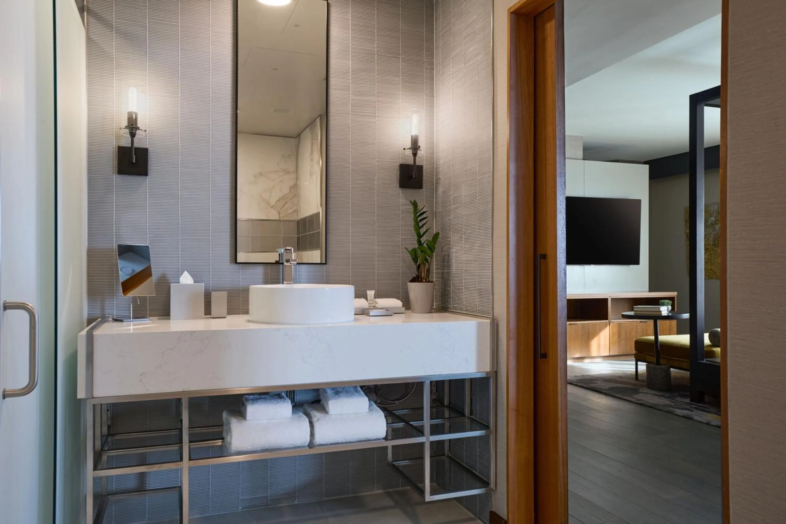 Bathroom in Washington Marriott Capitol Hill