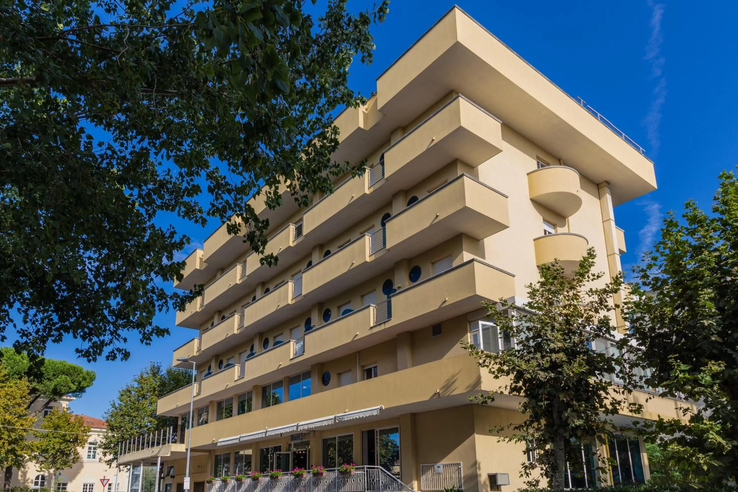Facade/entrance in Hotel Beverly
