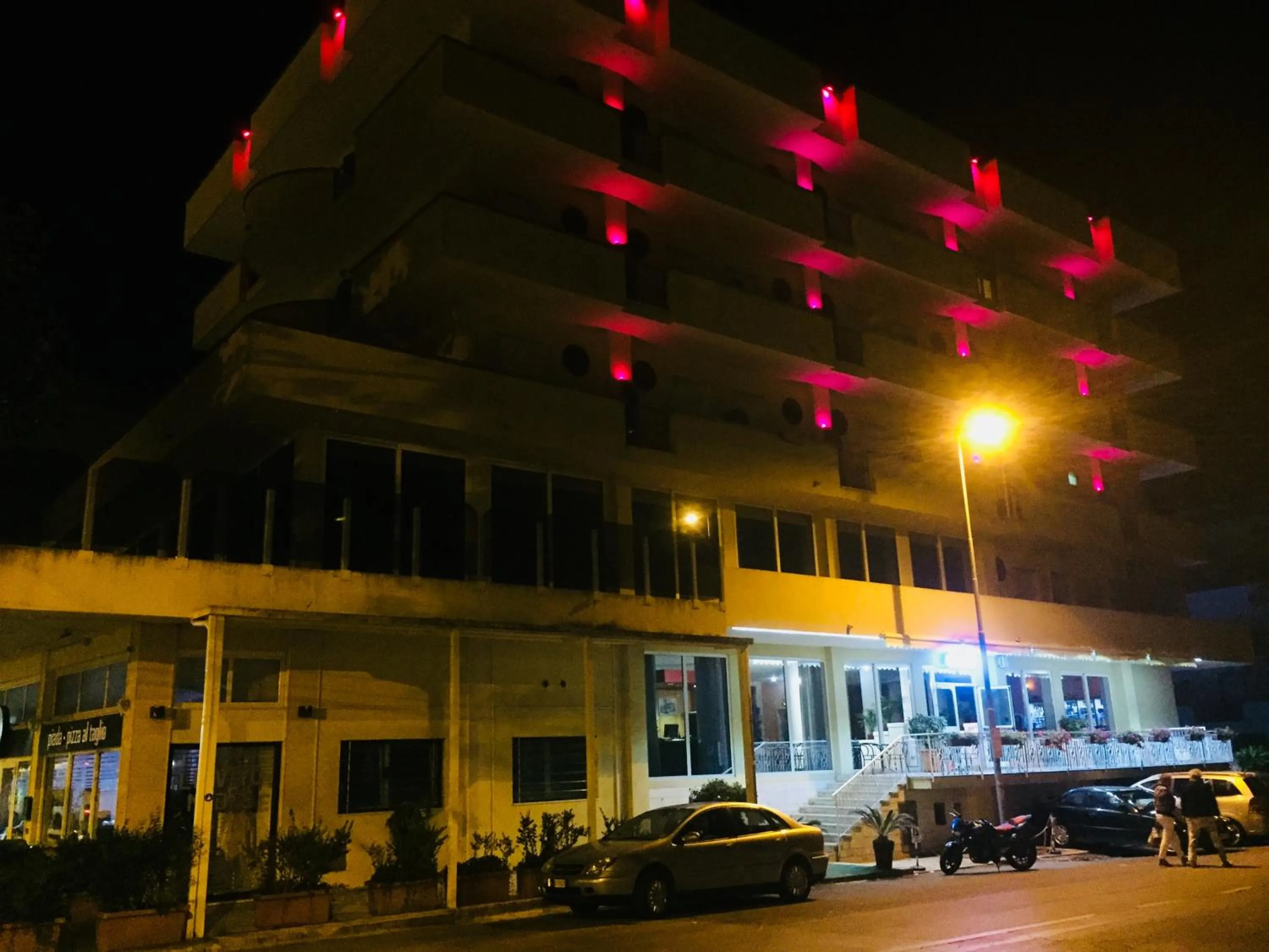 Facade/entrance in Hotel Beverly