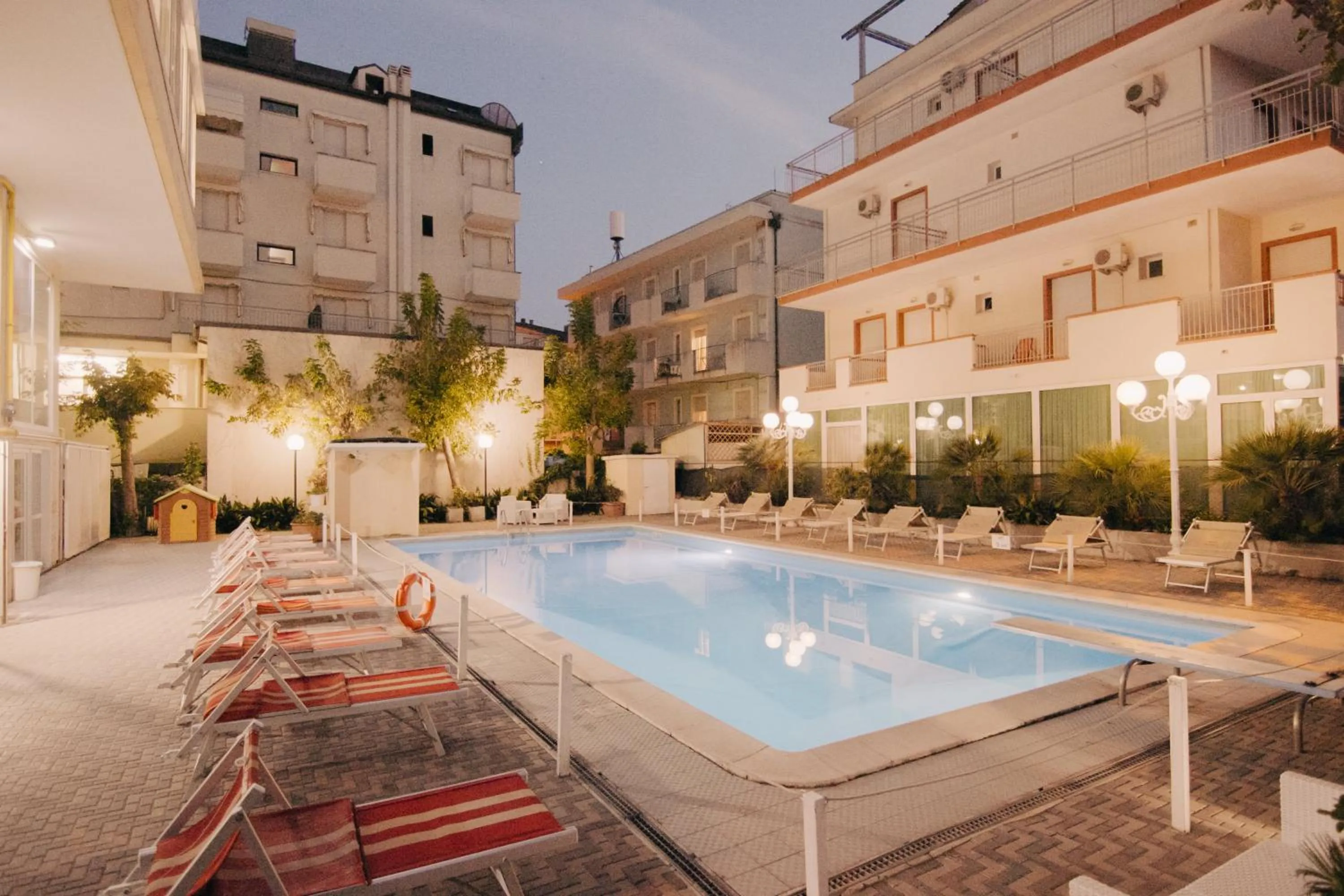 Pool view in Hotel Beverly