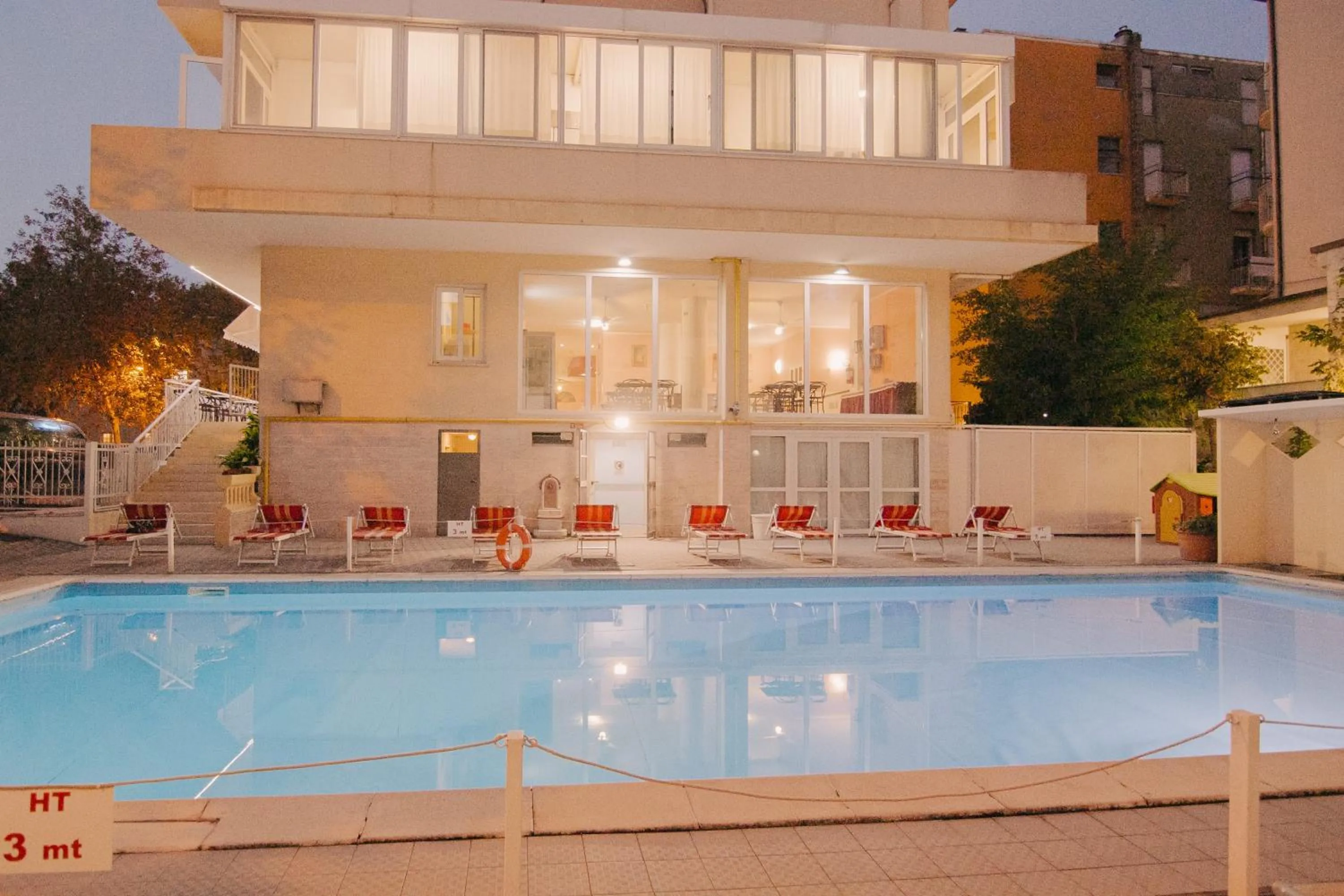 Pool view in Hotel Beverly