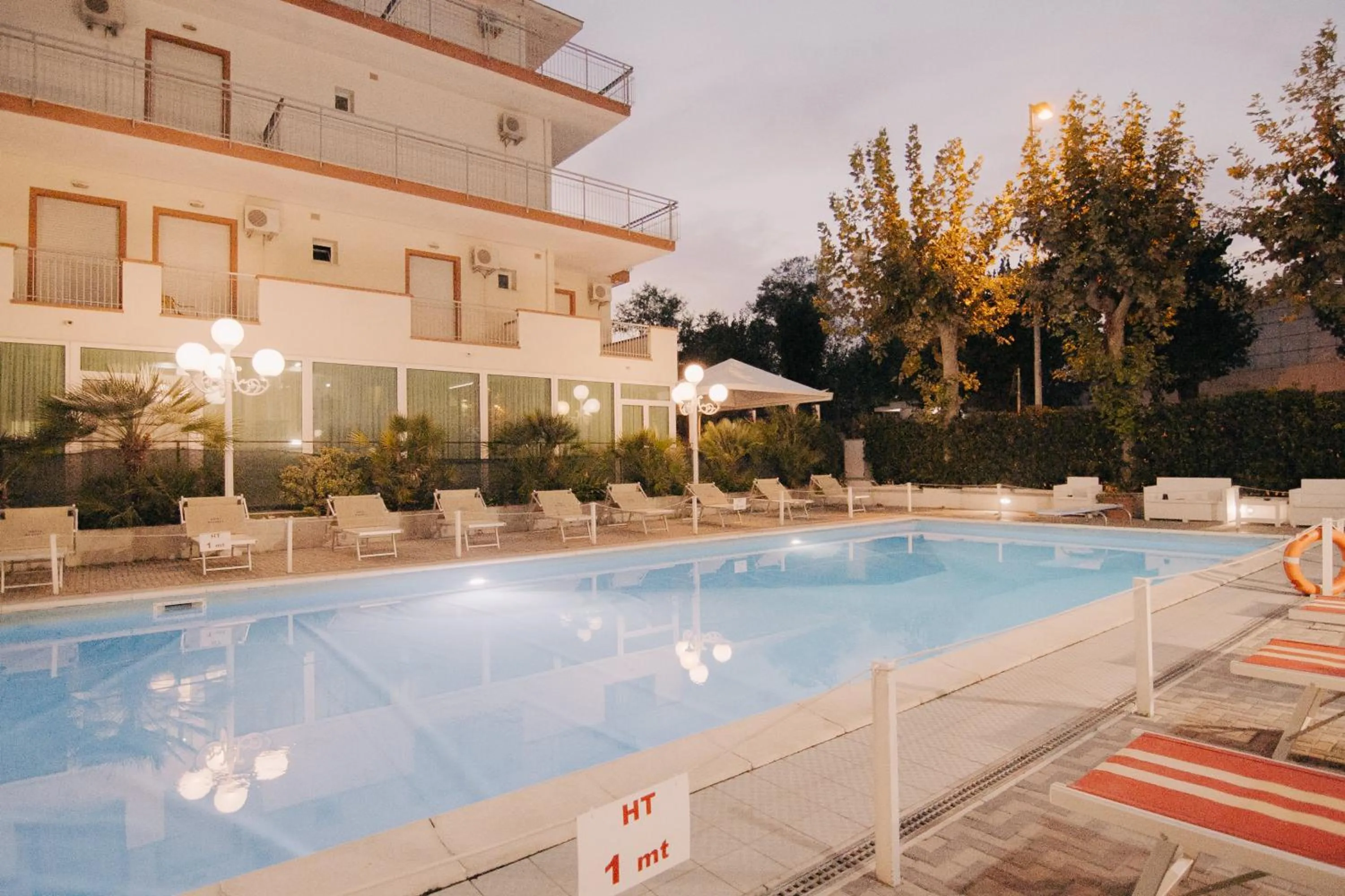 Pool view in Hotel Beverly
