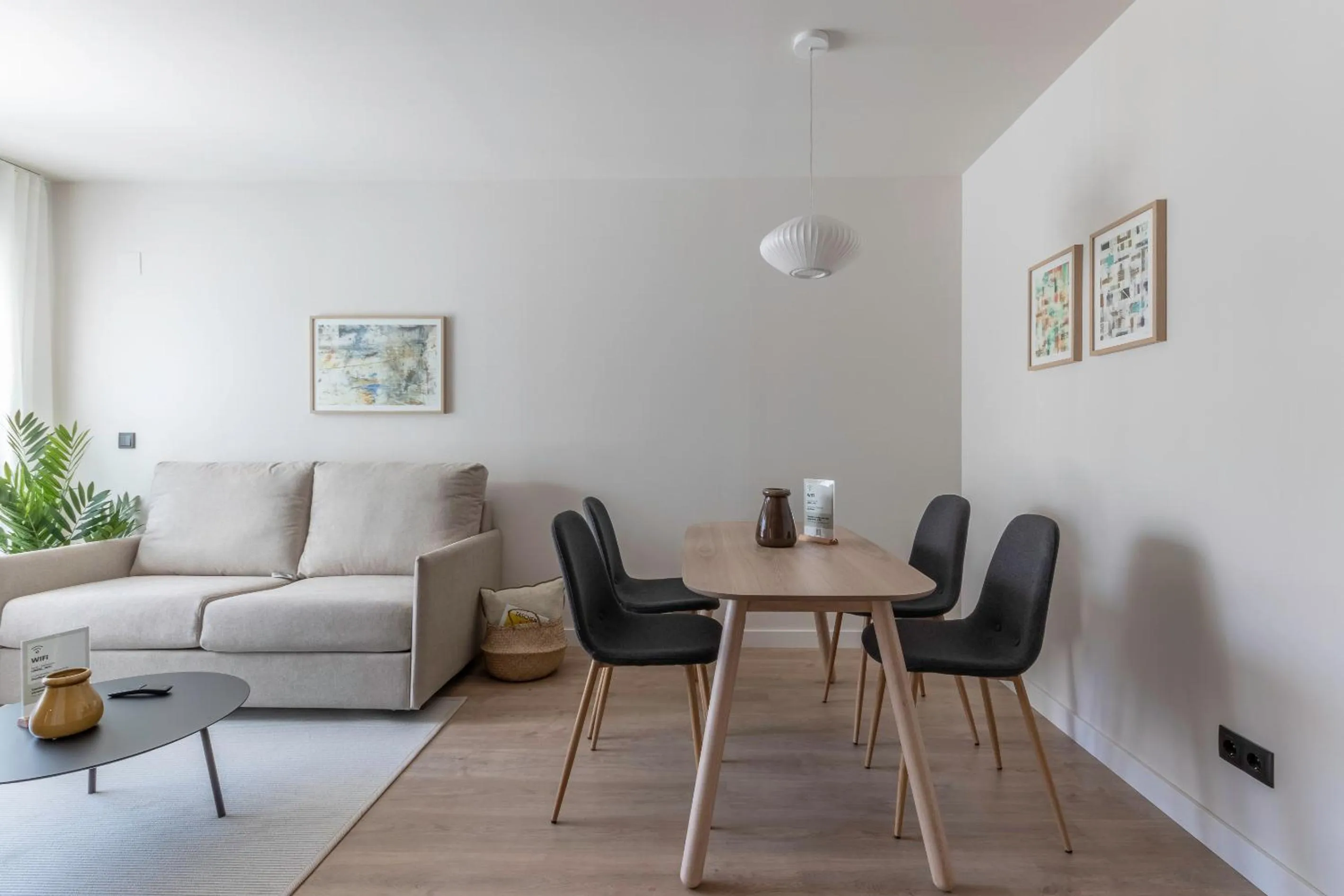Seating area in Líbere Pamplona Yamaguchi