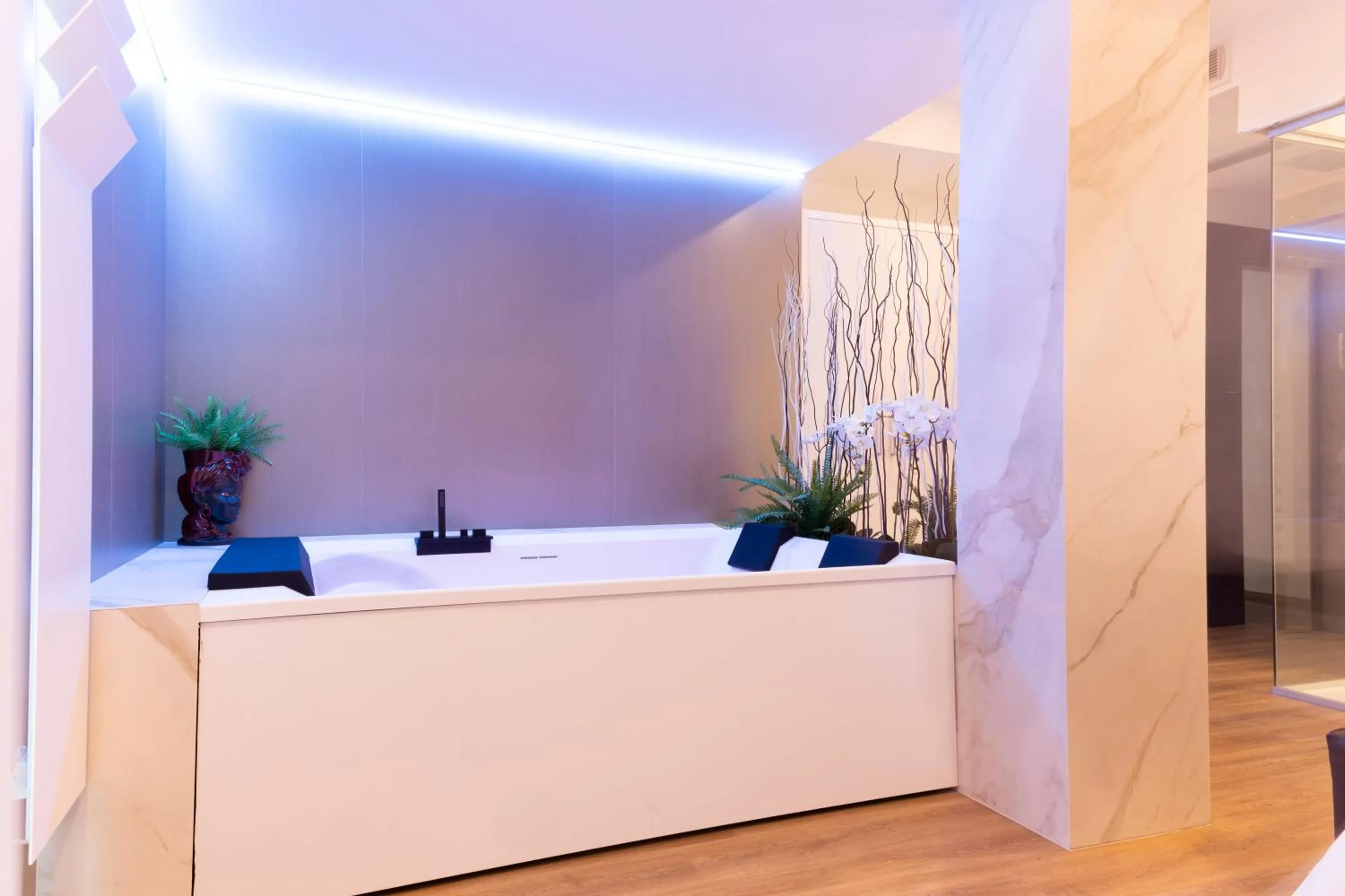 Bed in Popula Rooms & Mediterranean Bay