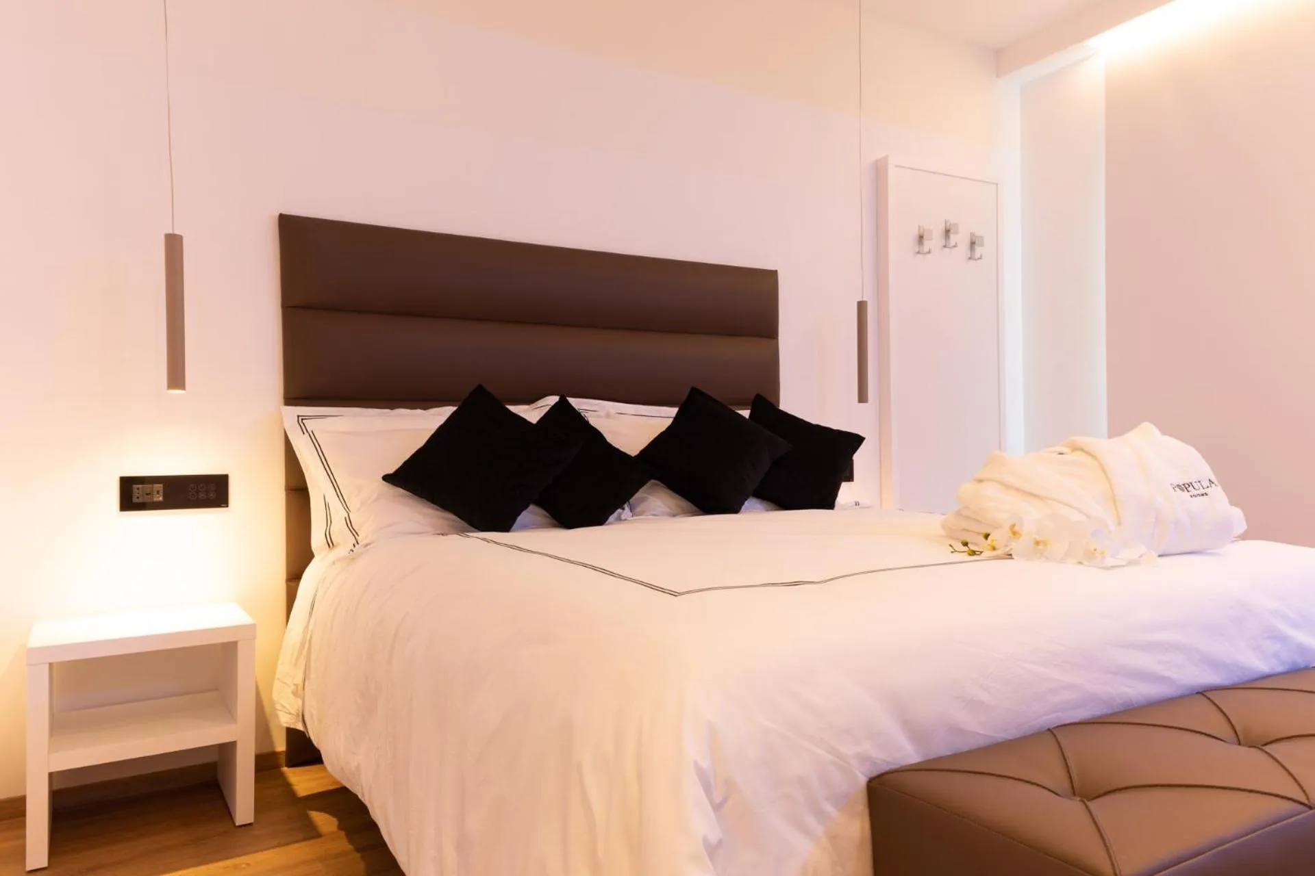 Bed in Popula Rooms & Mediterranean Bay