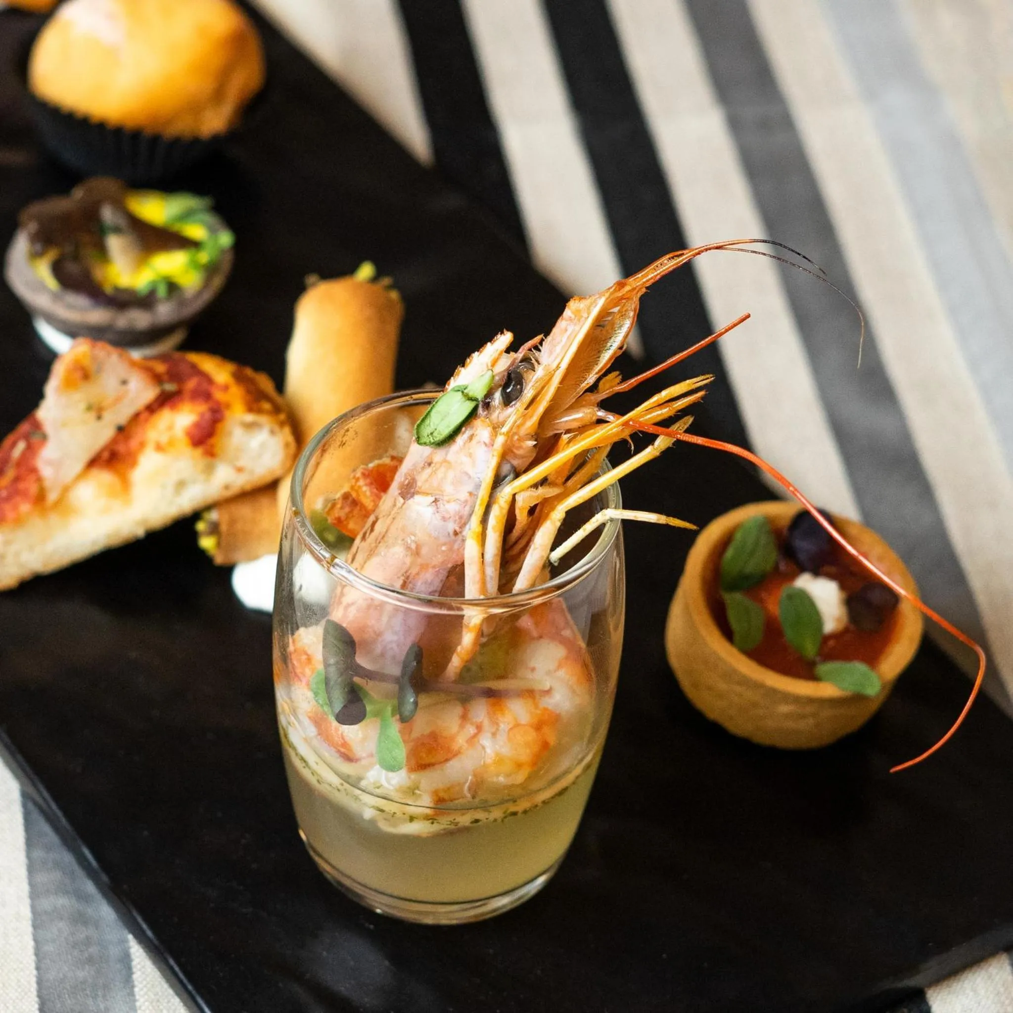 Restaurant/places to eat in Popula Rooms & Mediterranean Bay