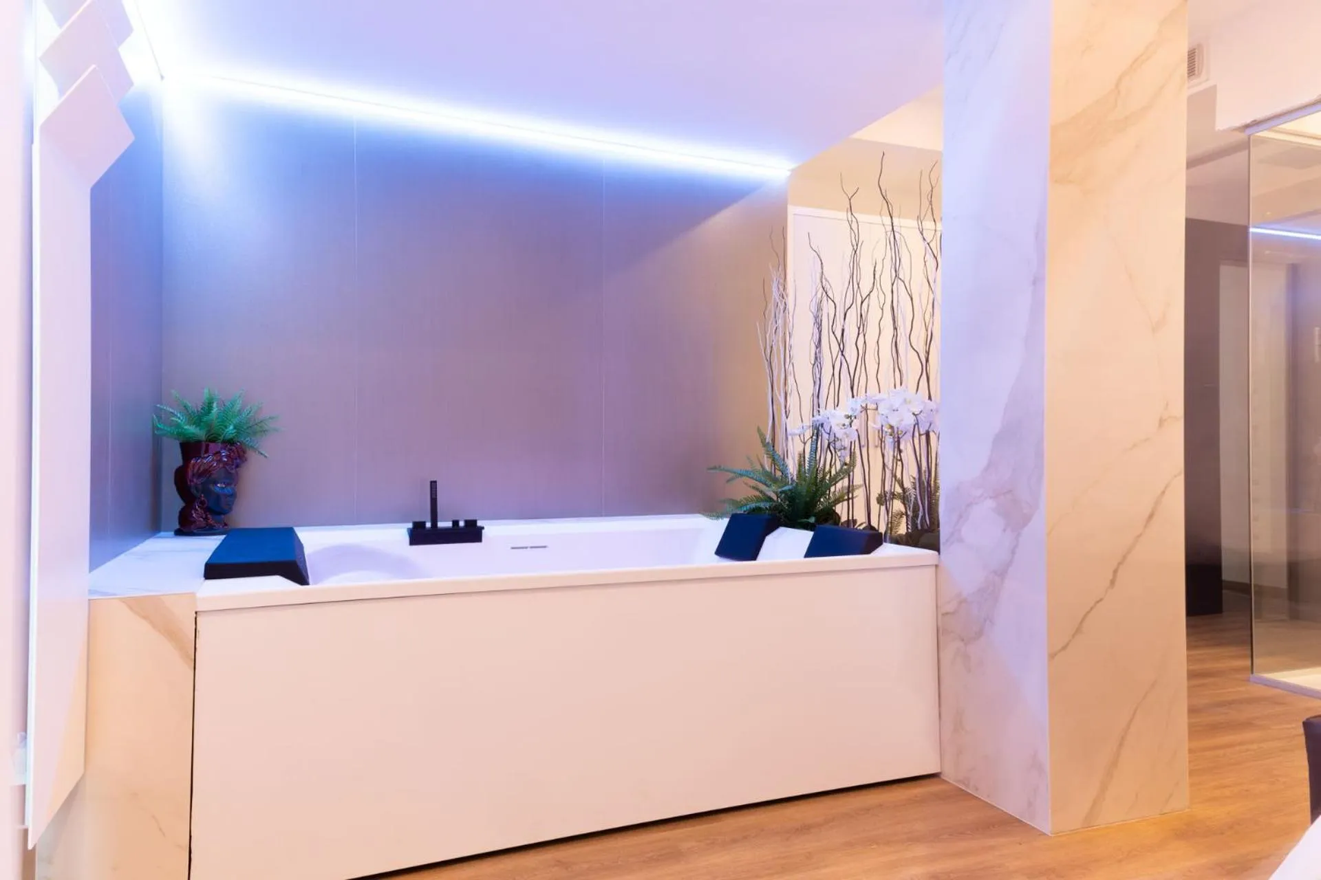 Bed in Popula Rooms & Mediterranean Bay