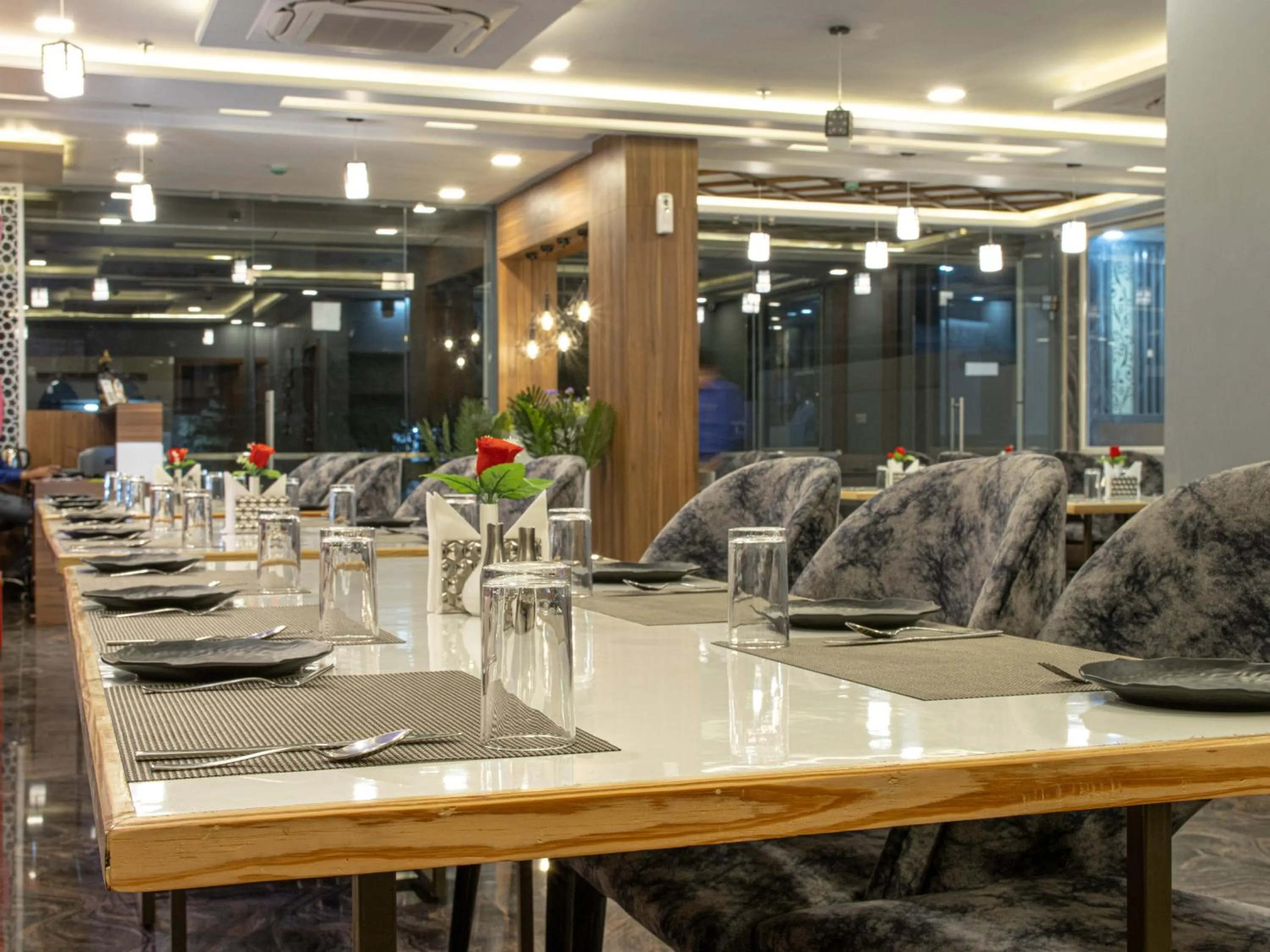 Restaurant/places to eat in Hotel Jai Harsh