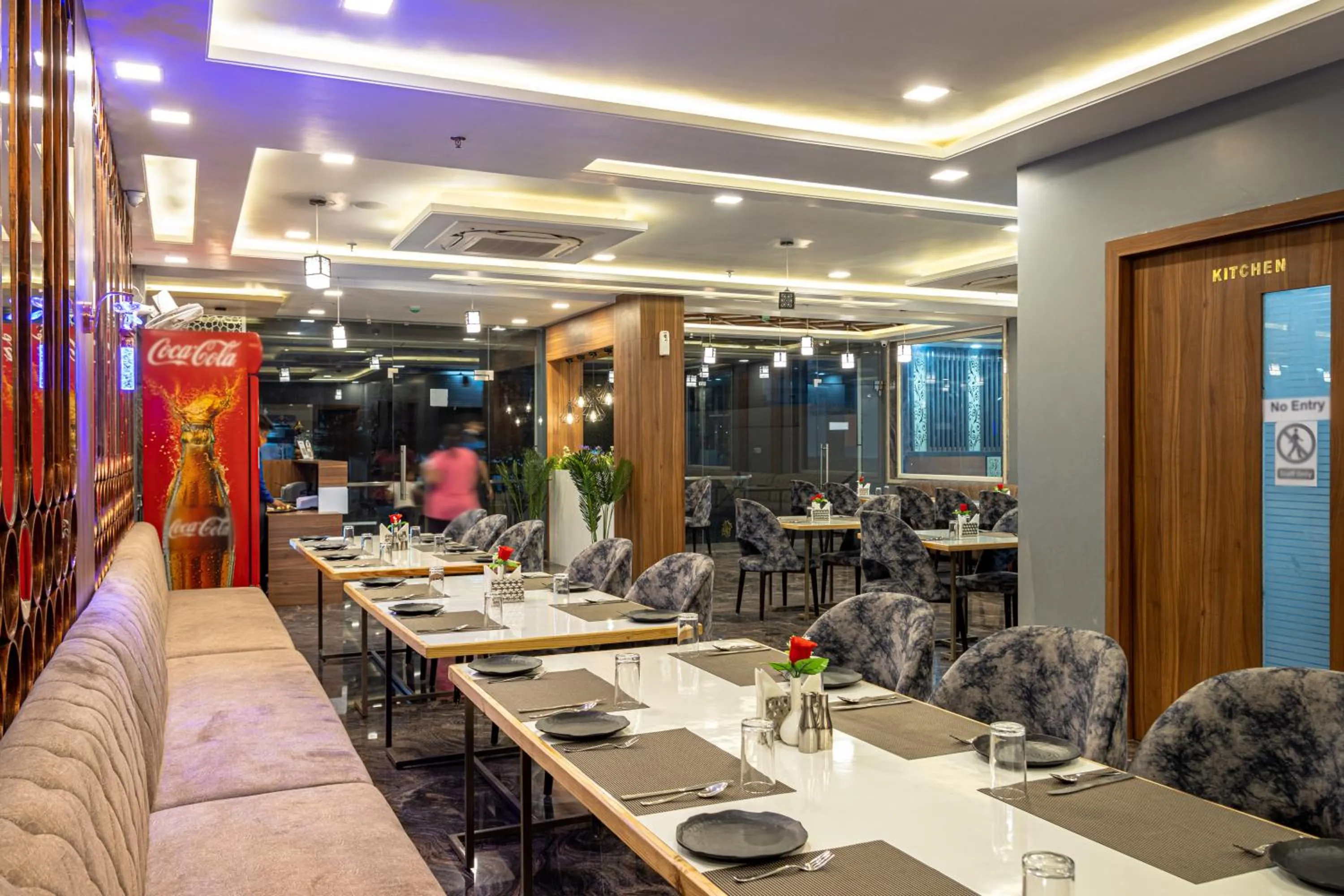 Restaurant/places to eat in Hotel Jai Harsh