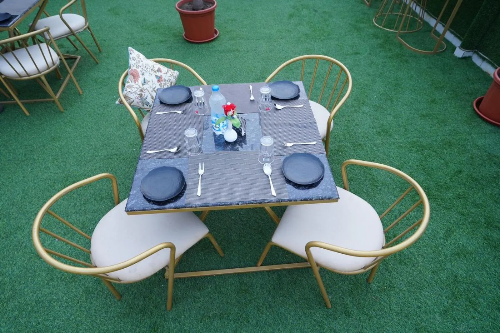 Restaurant/places to eat in Hotel Jai Harsh