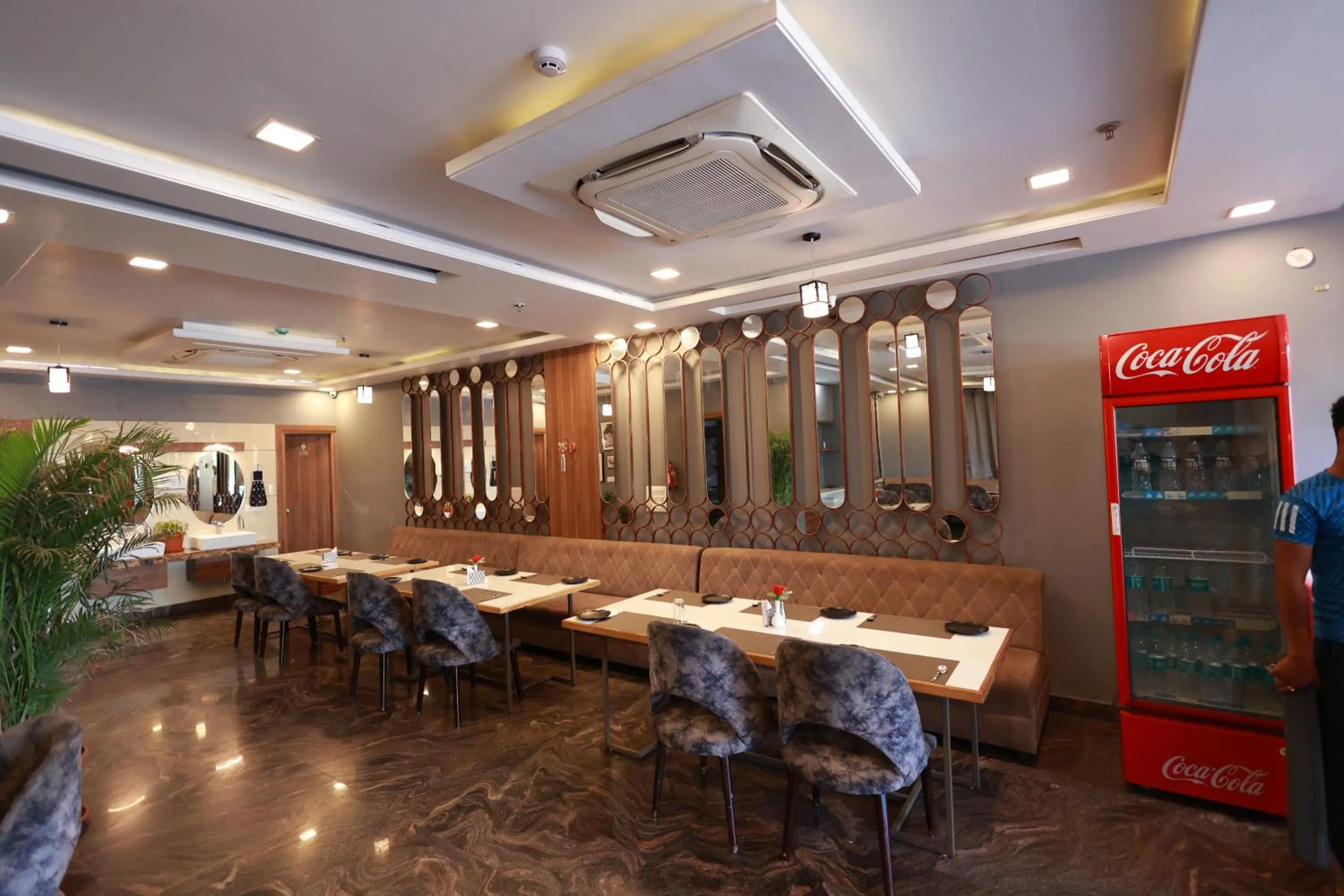 Restaurant/places to eat in Hotel Jai Harsh