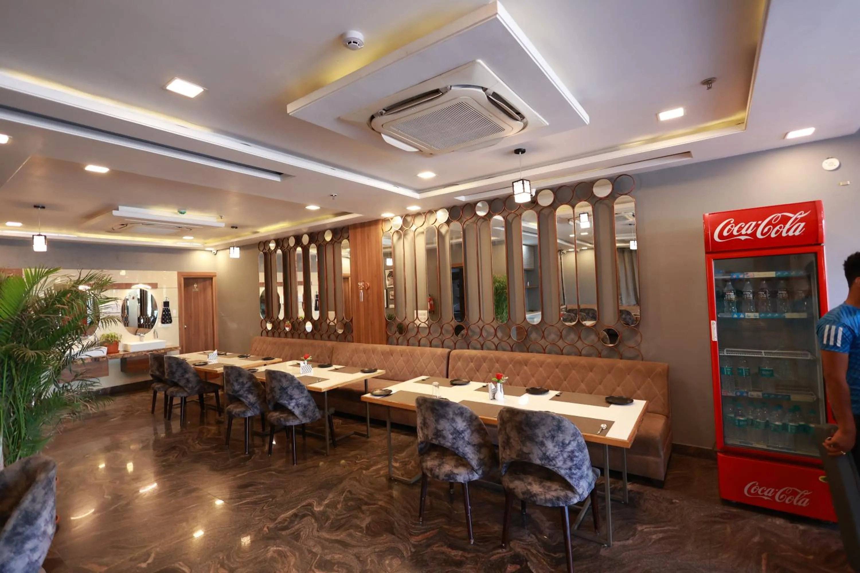 Restaurant/places to eat in Hotel Jai Harsh