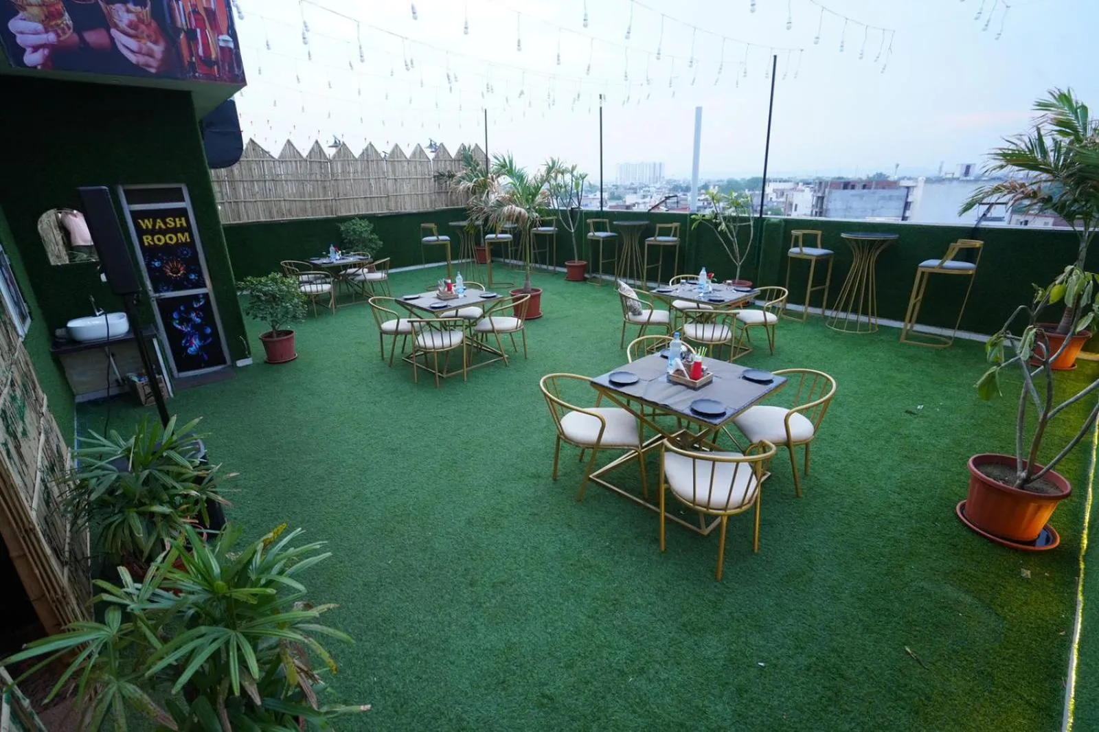 Restaurant/places to eat in Hotel Jai Harsh