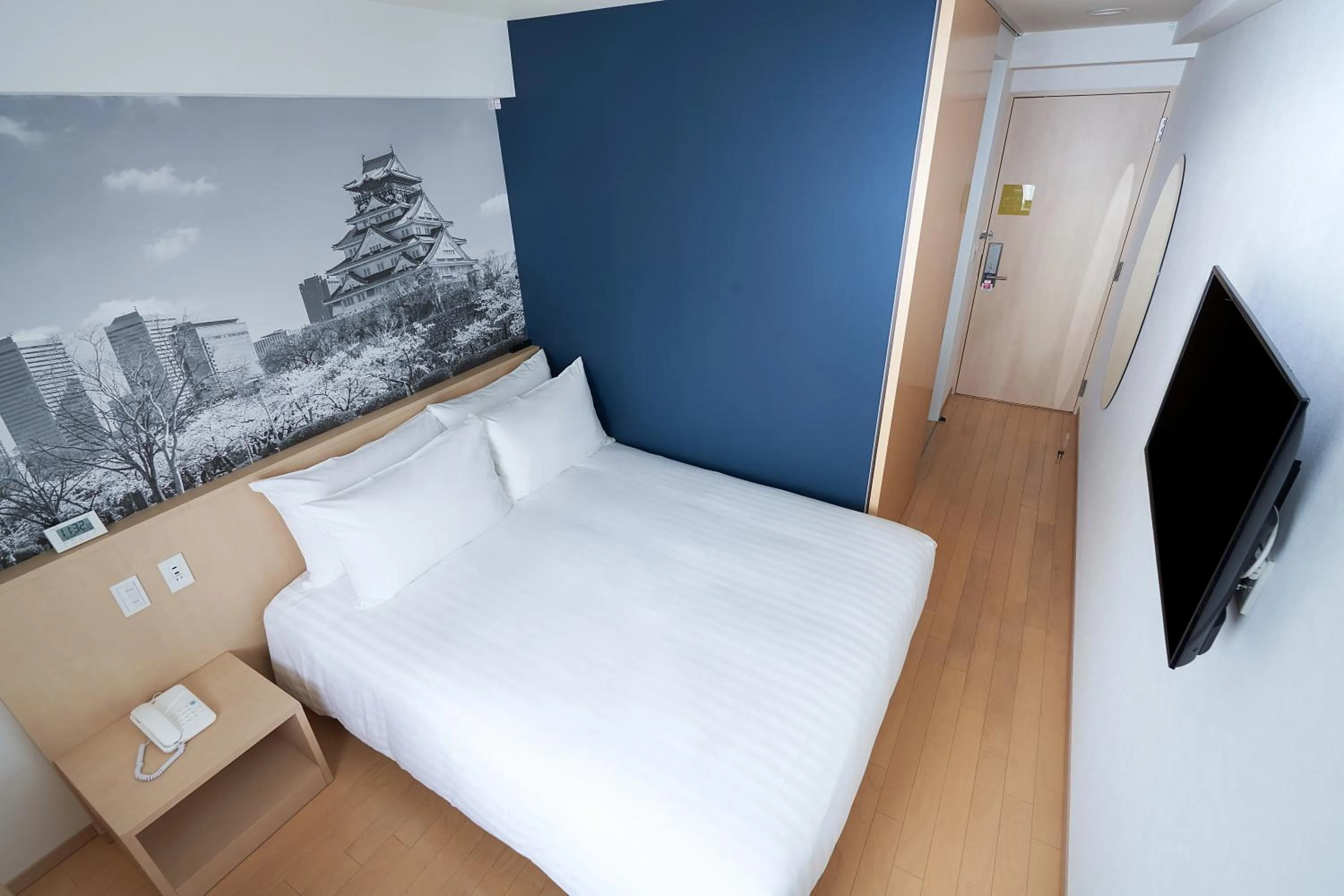 Bed in Travelodge Honmachi Osaka
