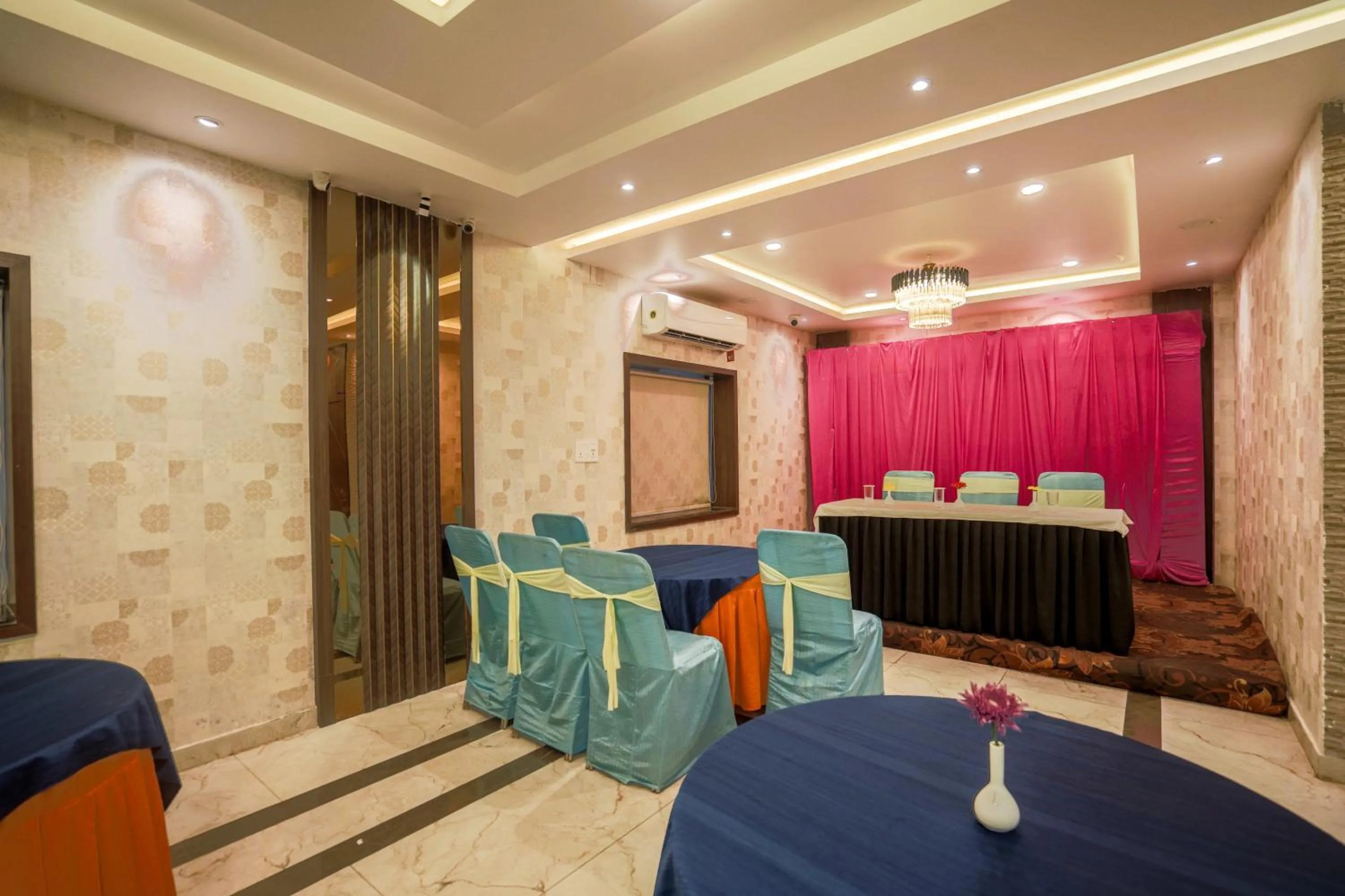 Banquet/Function facilities in HOTEL SJ PRIDE