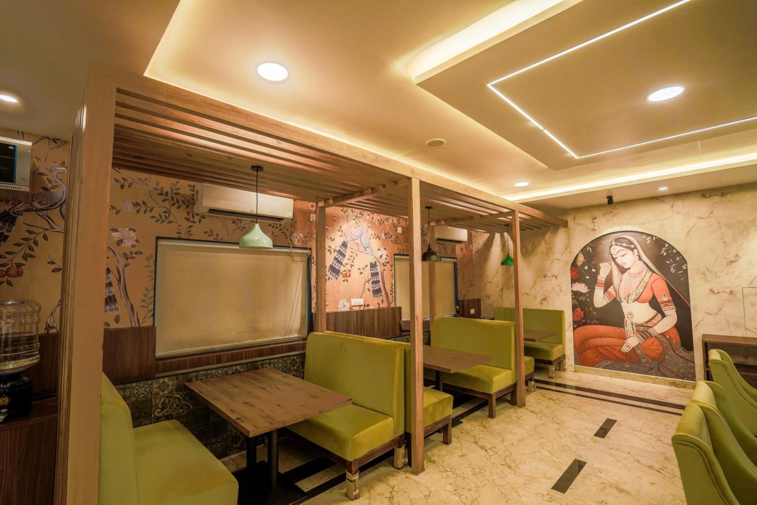 Restaurant/places to eat in HOTEL SJ PRIDE