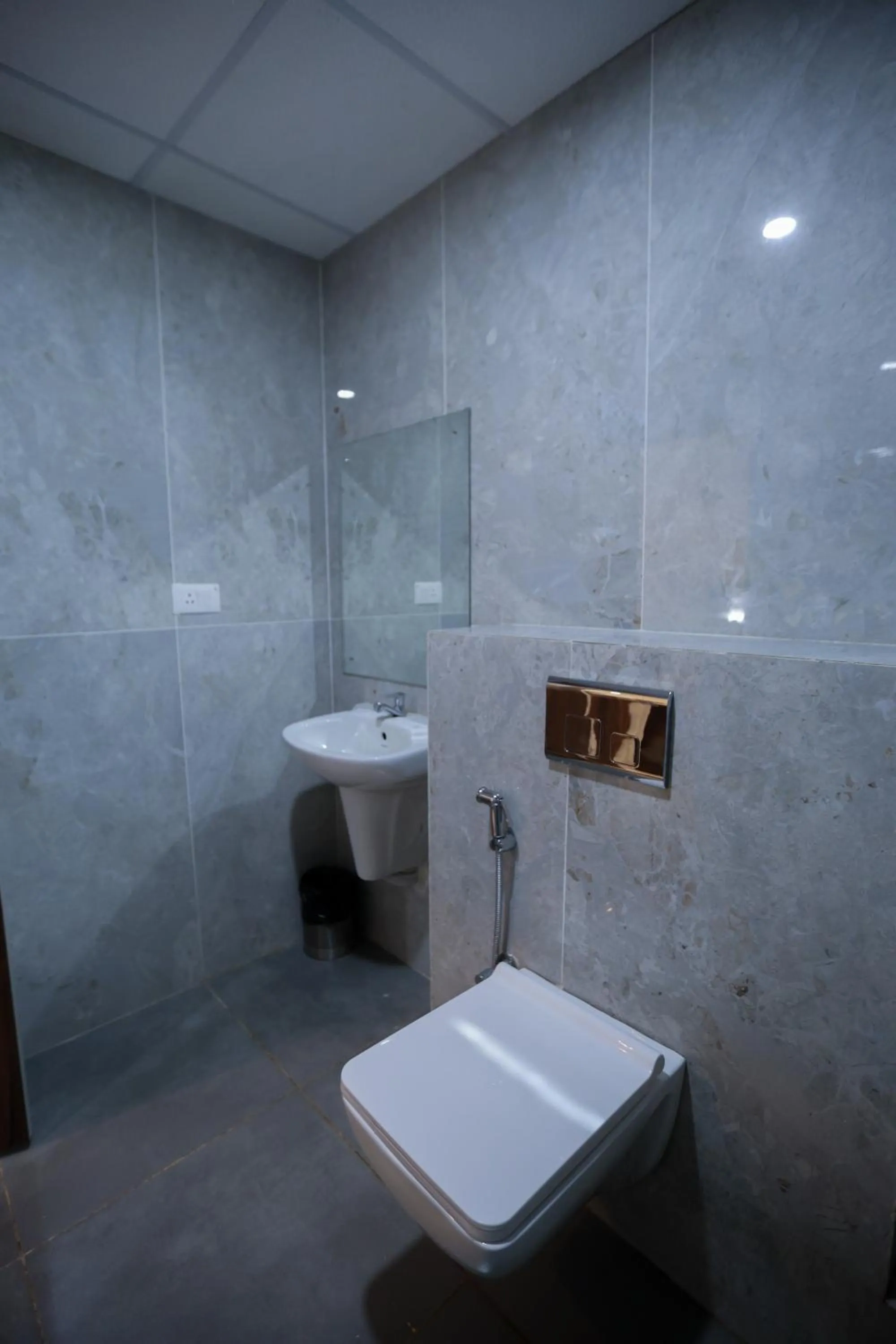 Toilet in HOTEL SJ PRIDE