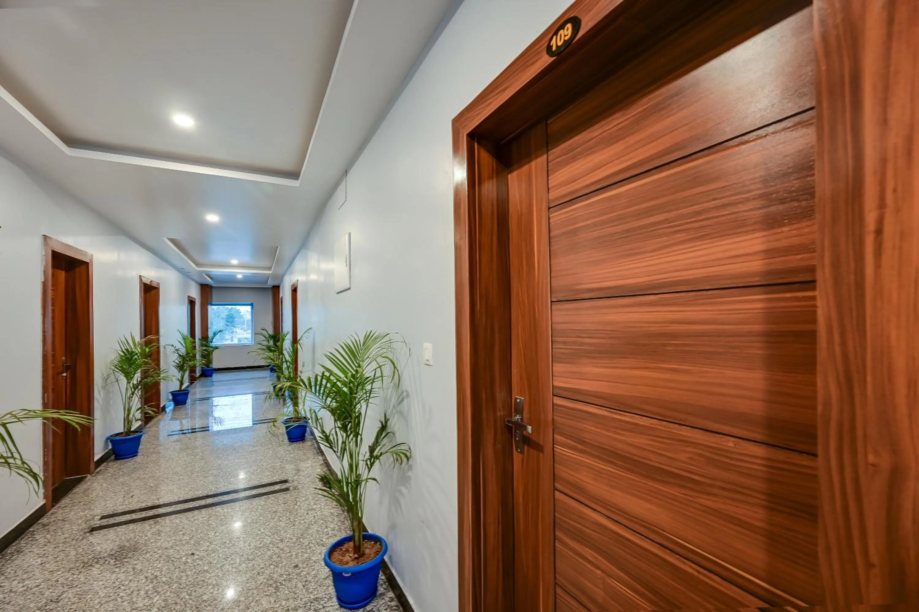 Lobby or reception in HOTEL SJ PRIDE