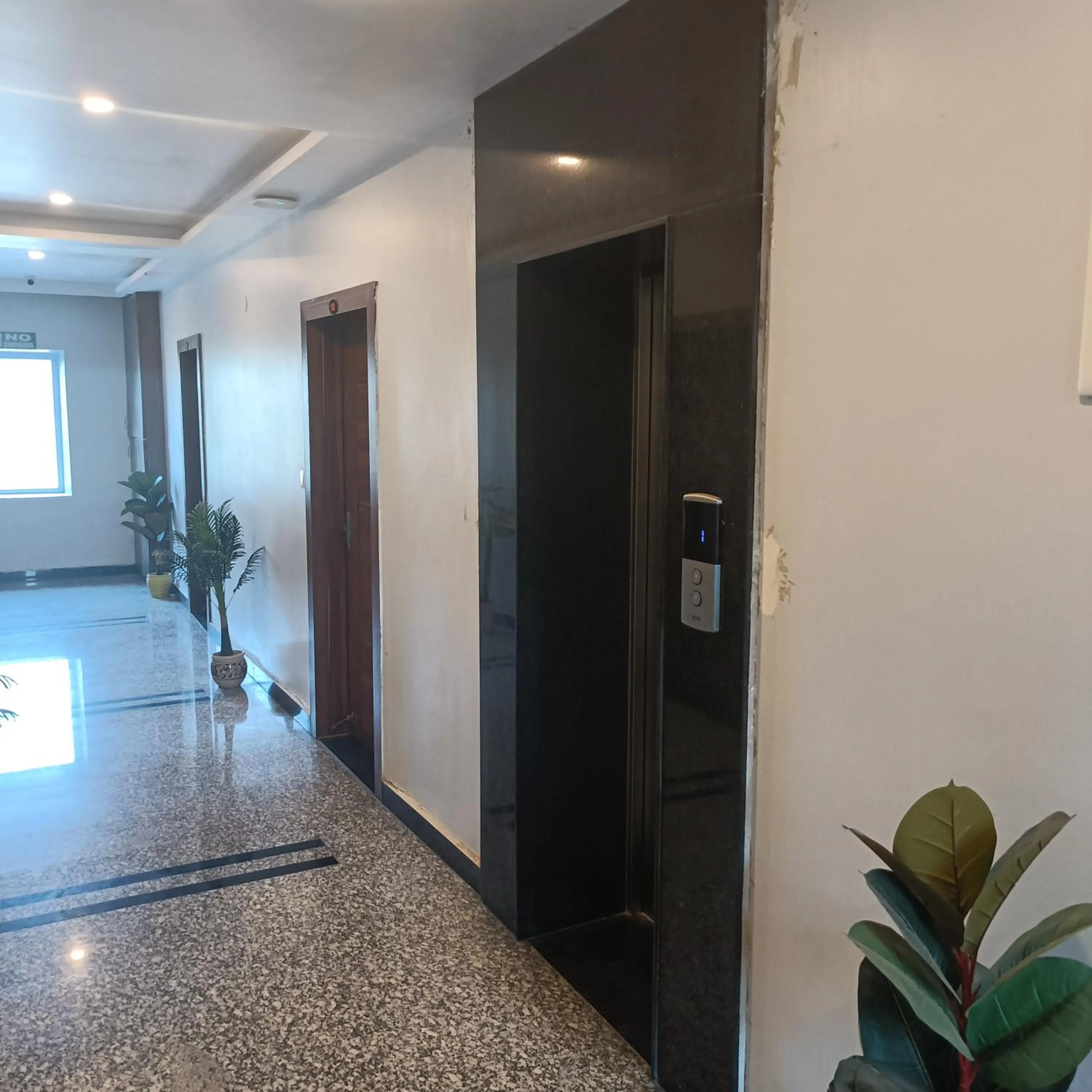 elevator in HOTEL SJ PRIDE