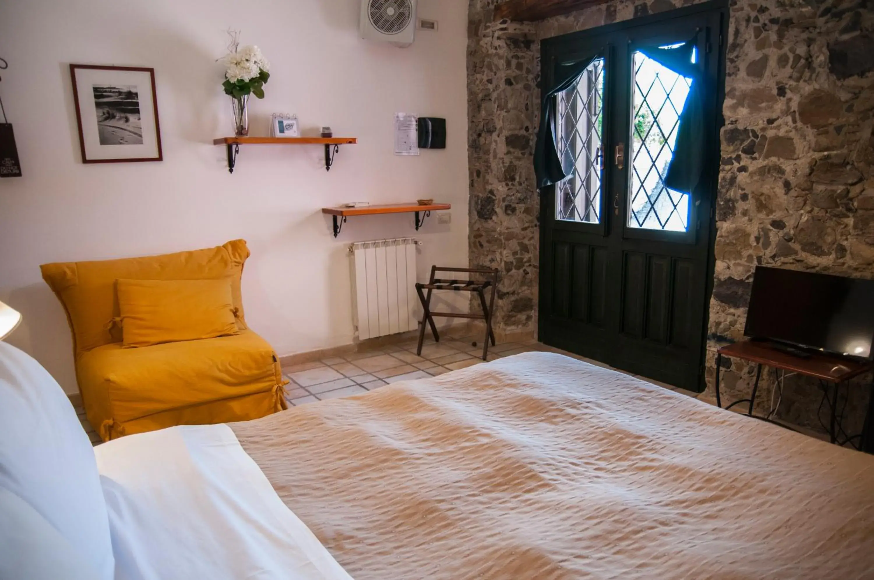Comfort Double or Twin Room in Antico Borgo Etneo Country Hotel Comfort Double or Twin Room in Antico Borgo Etneo Country Hotel