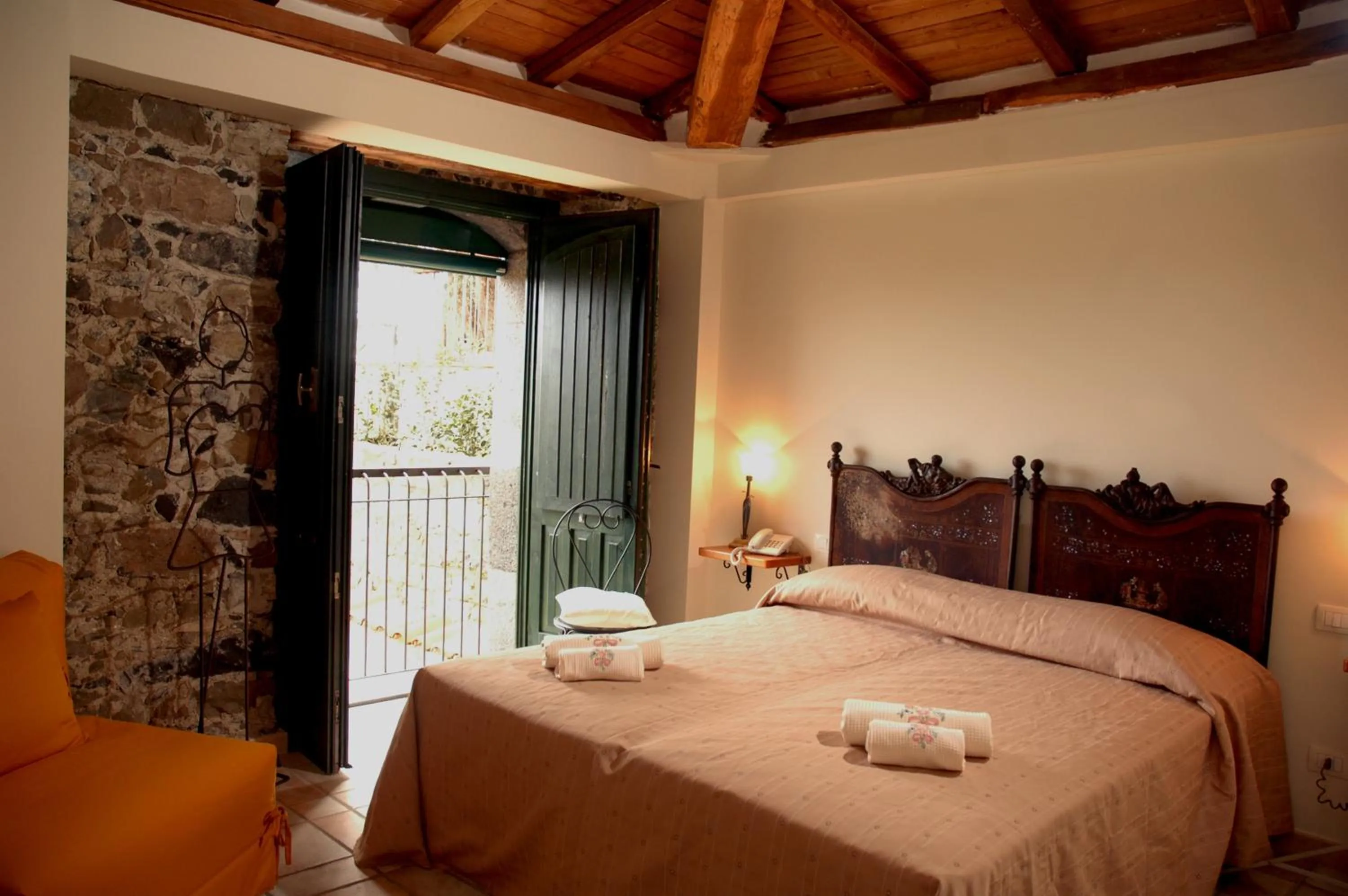 Photo of the whole room, Bed in Antico Borgo Etneo Country Hotel