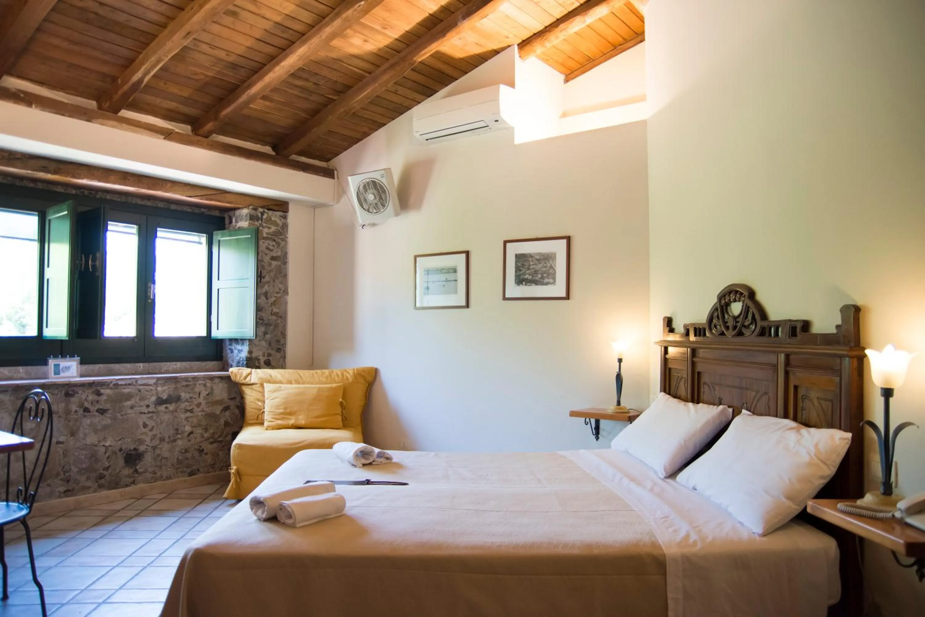 Photo of the whole room, Bed in Antico Borgo Etneo Country Hotel