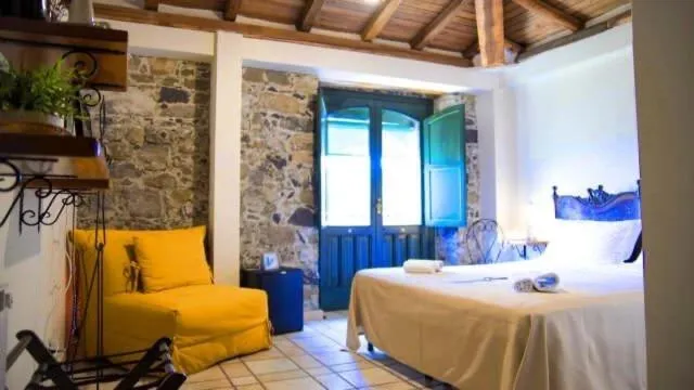 Bed in Antico Borgo Etneo Country Hotel