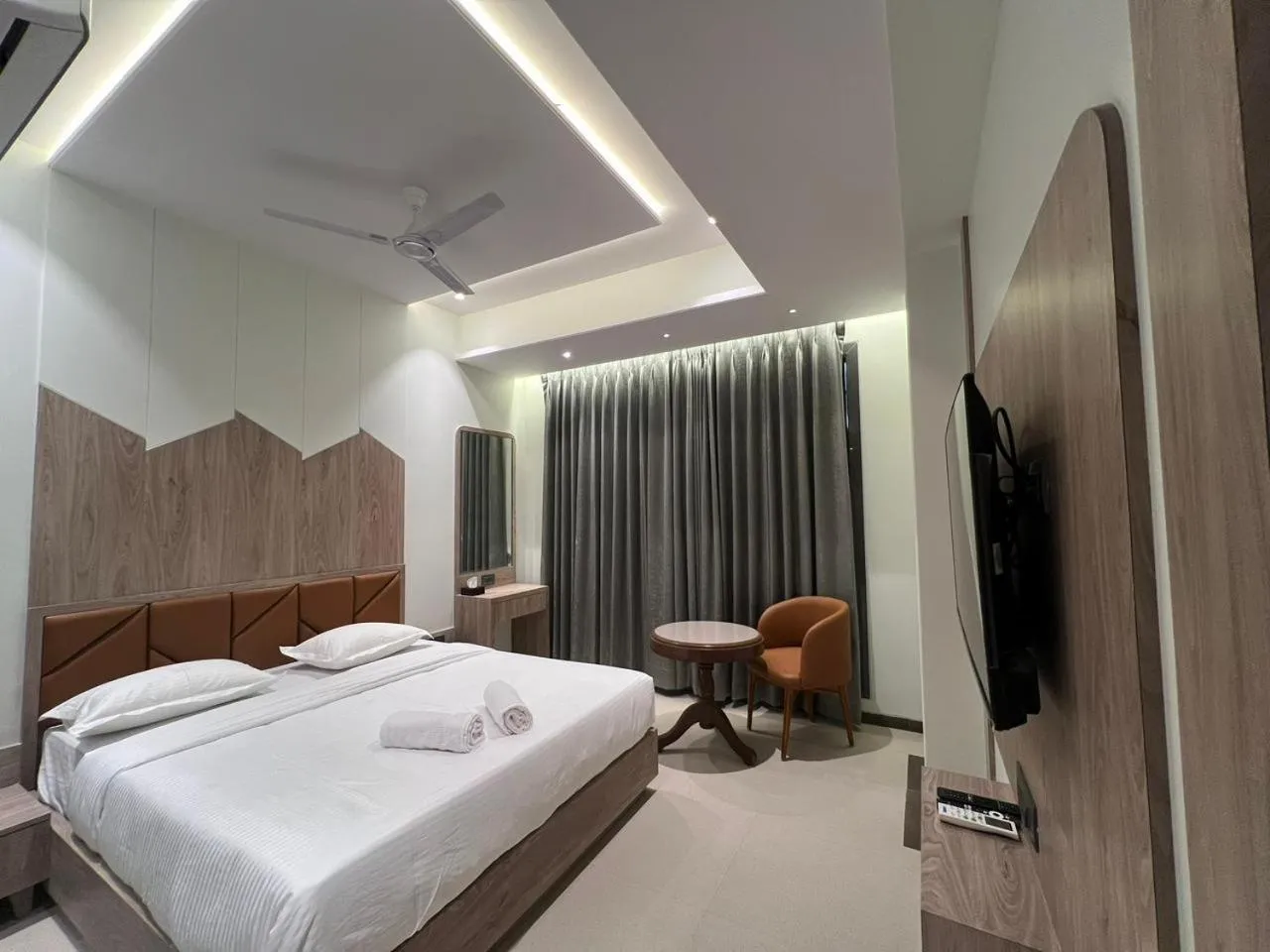Bed in VISHRAM EXECUTIVE ROOMS