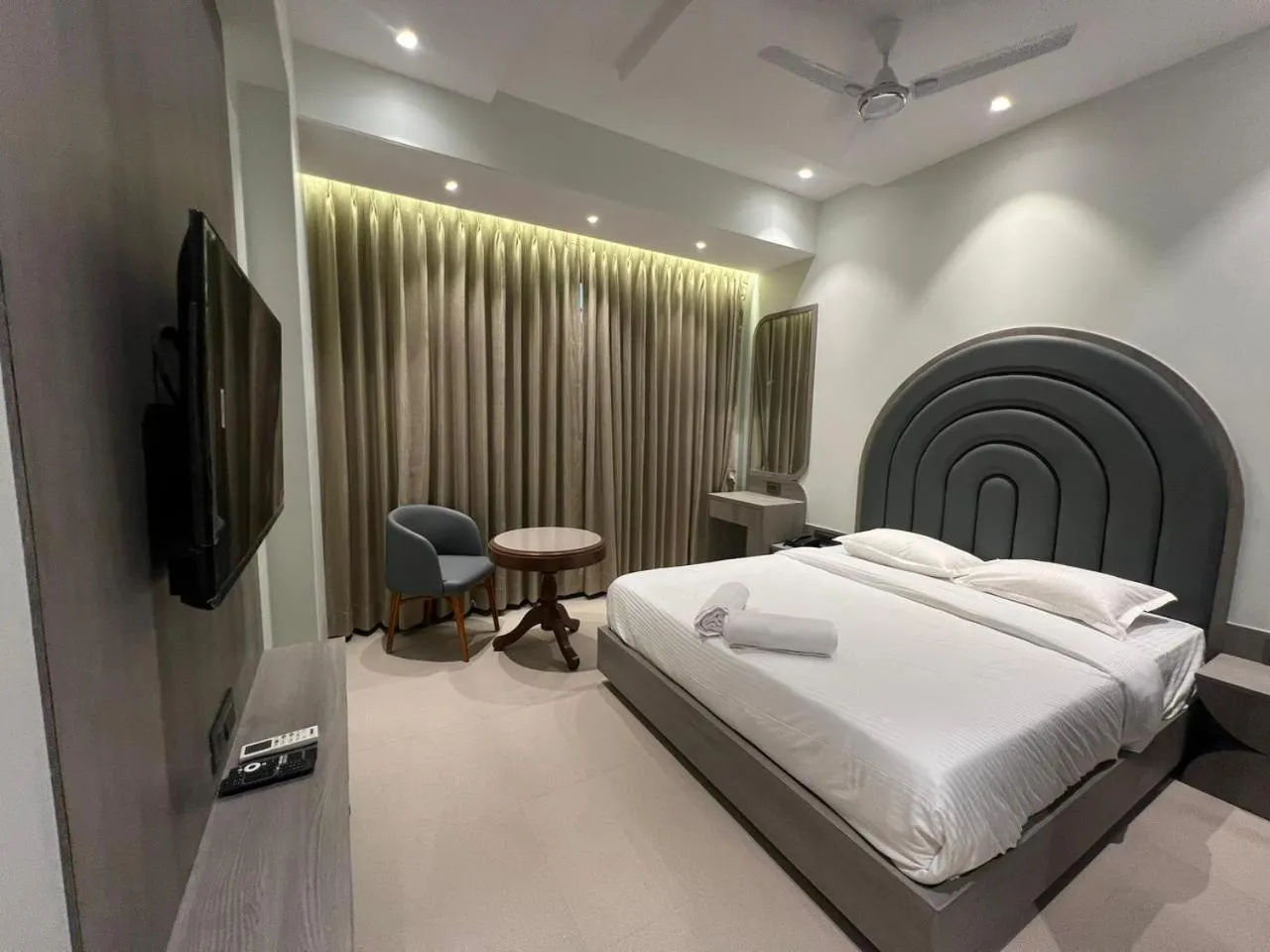 Bed in VISHRAM EXECUTIVE ROOMS