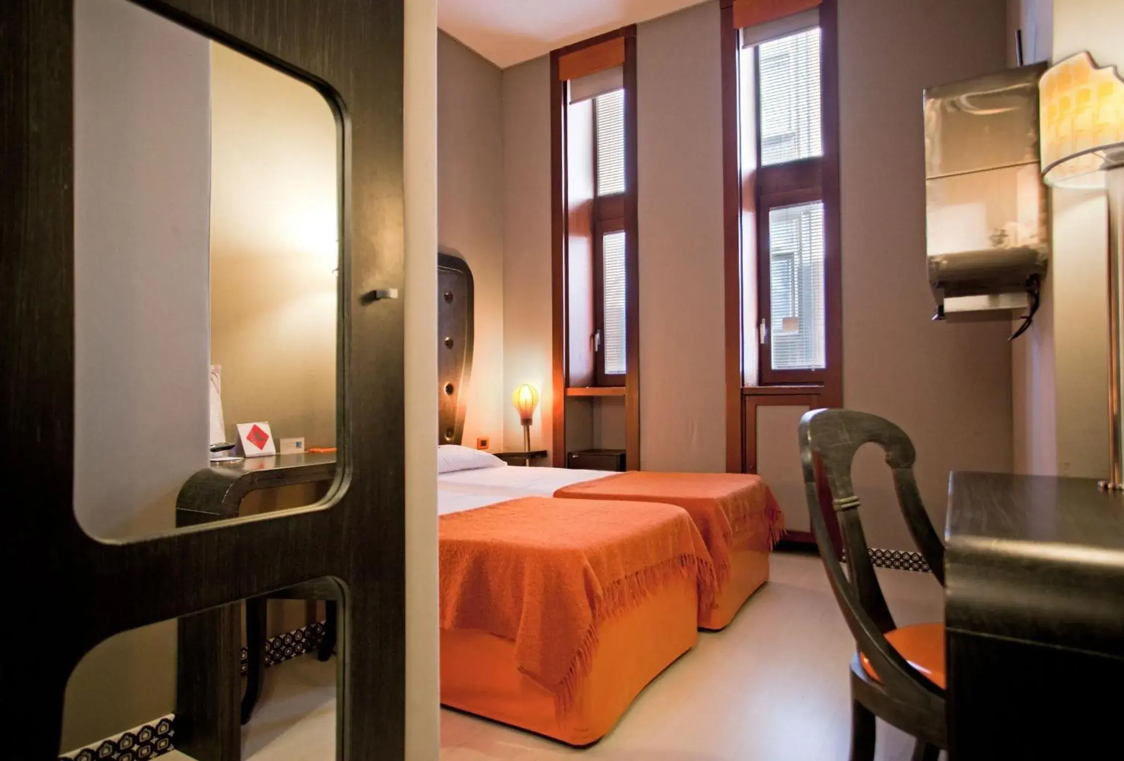 Double Room with Spa Bath in Orange Hotel Double Room with Spa Bath in Orange Hotel