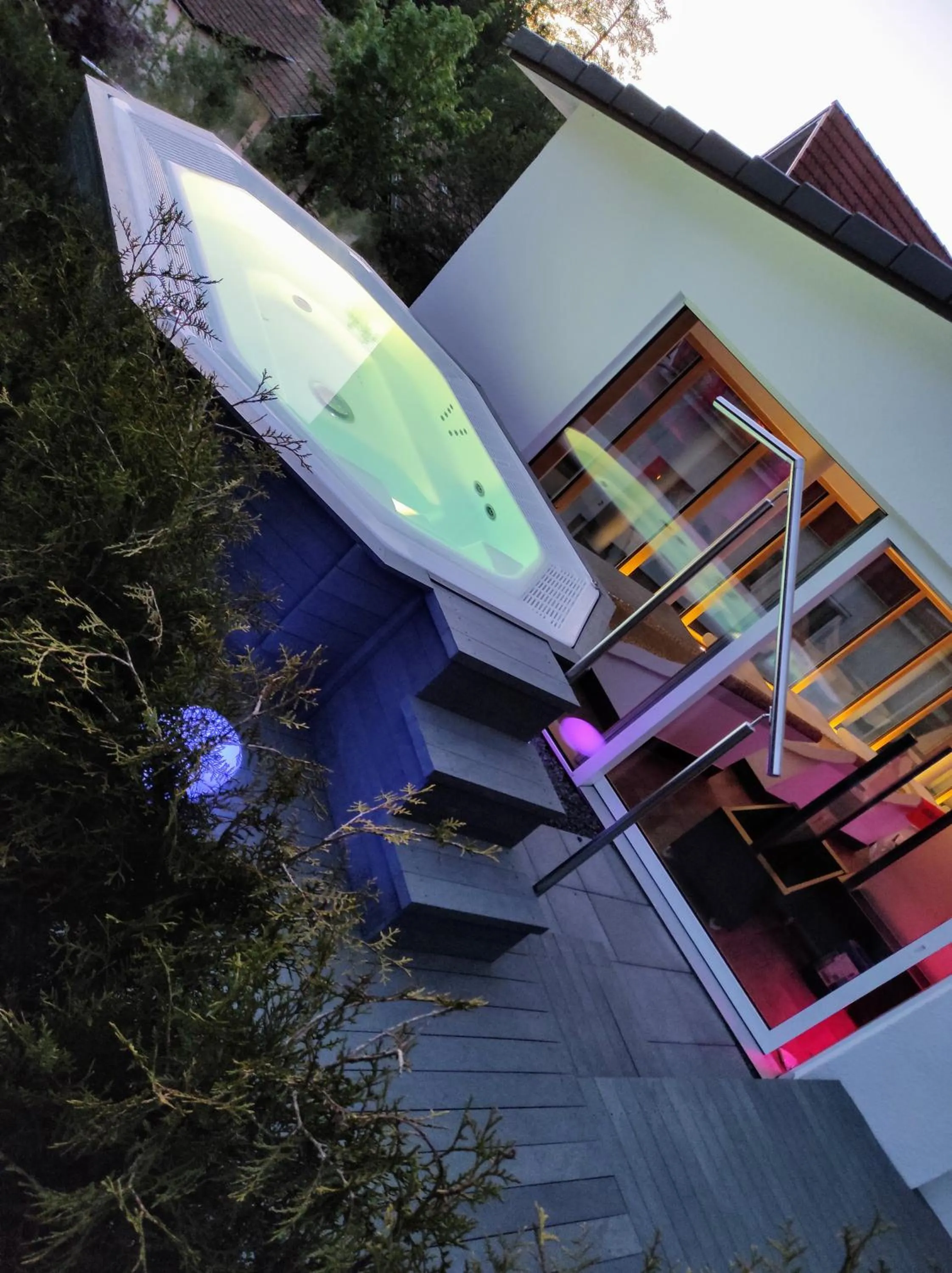 Hot Tub in Wellness Hotel Garni Krone