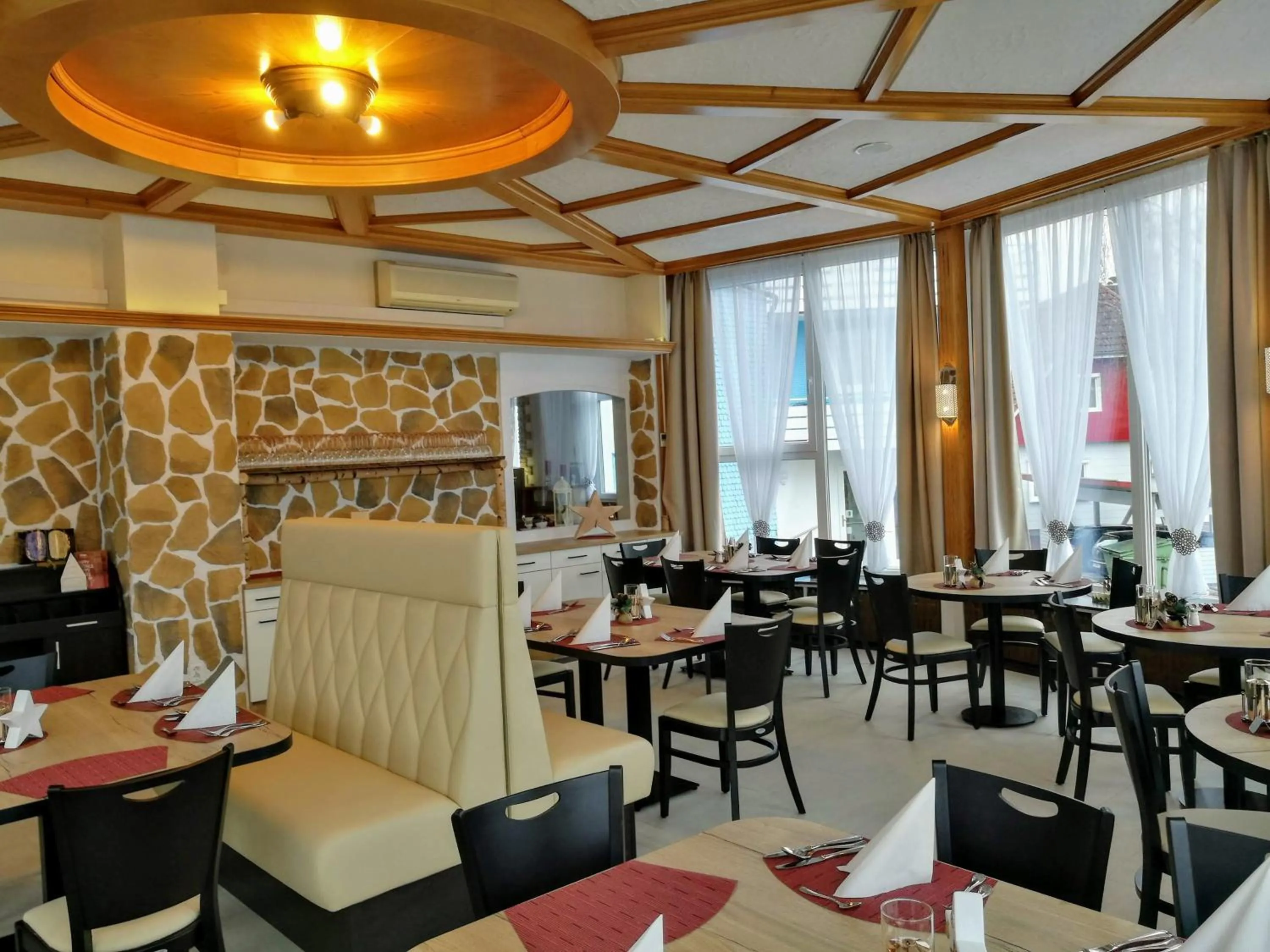 Restaurant/places to eat in Wellness Hotel Garni Krone