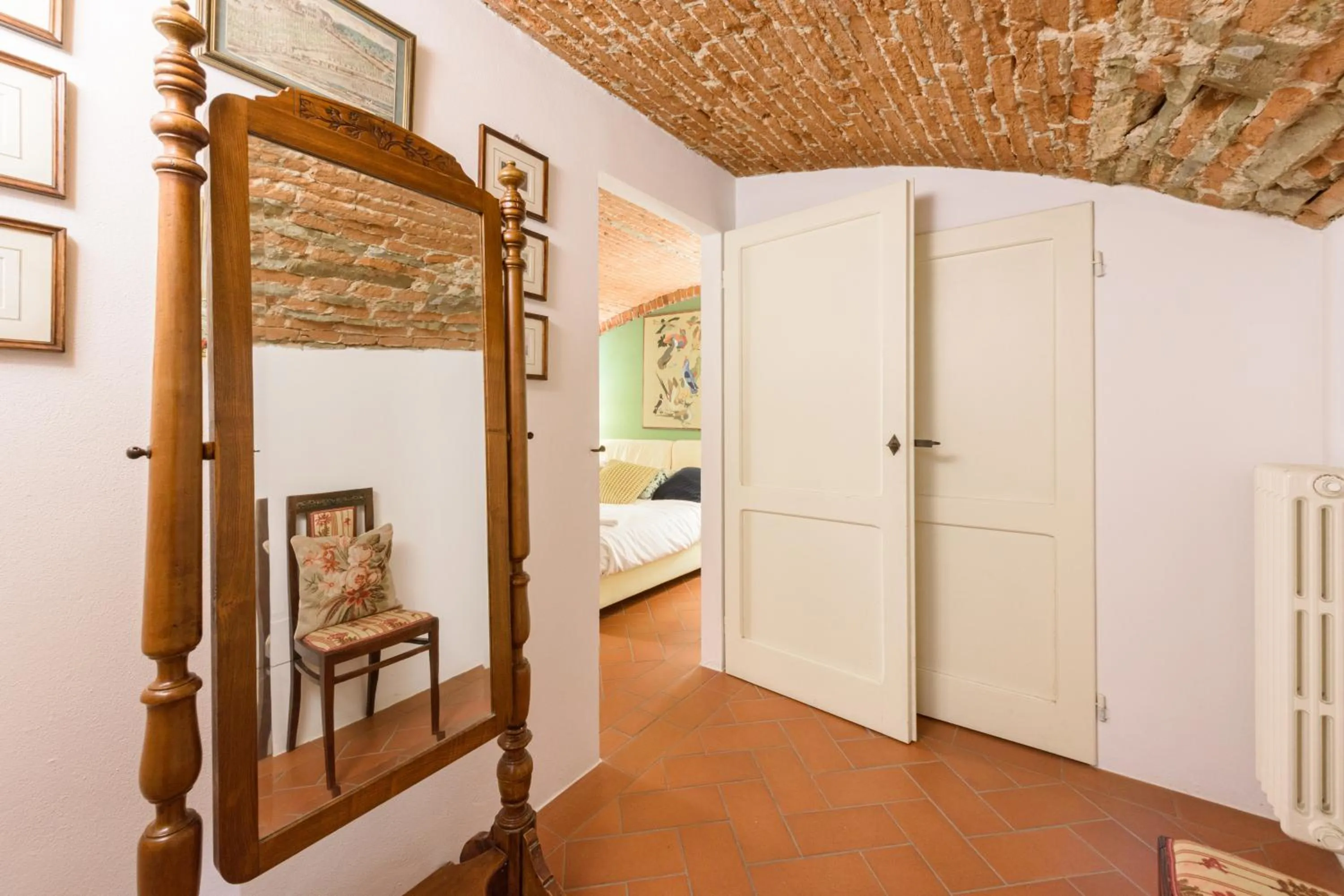 Photo of the whole room, Bed in Santo Spirito Dream by Mmega