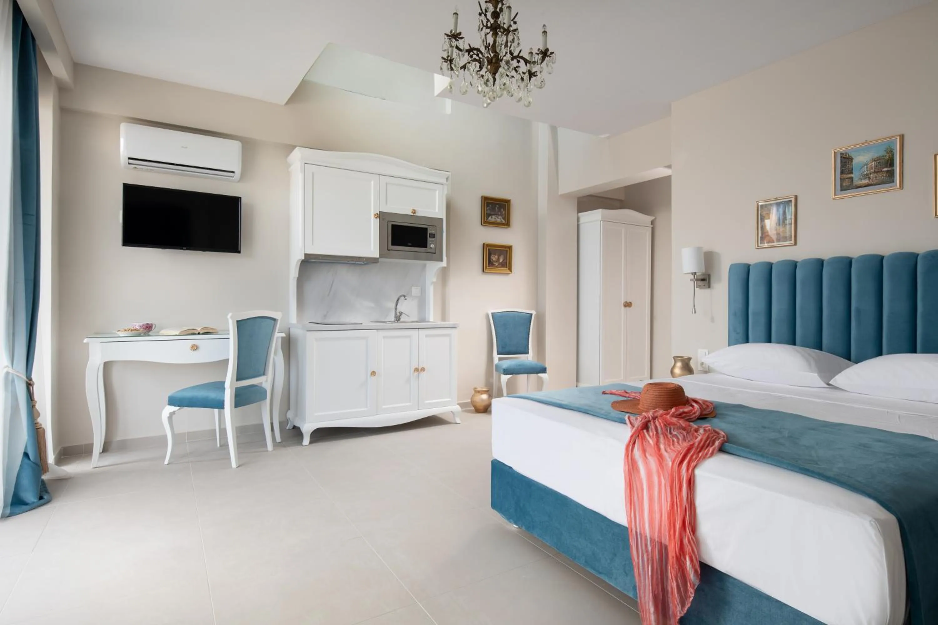 Photo of the whole room, Bed in Mykoniatika Villas