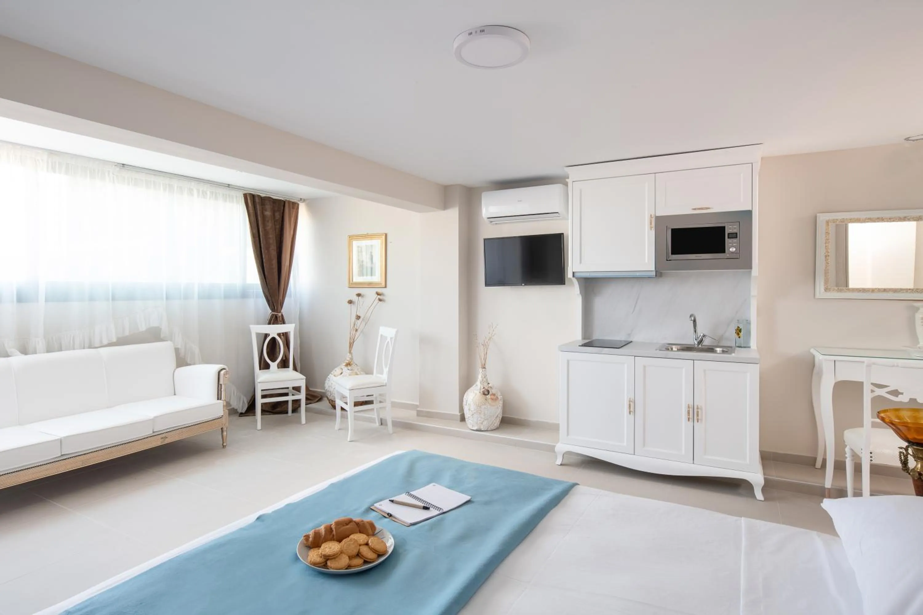 TV and multimedia, Bed in Mykoniatika Villas