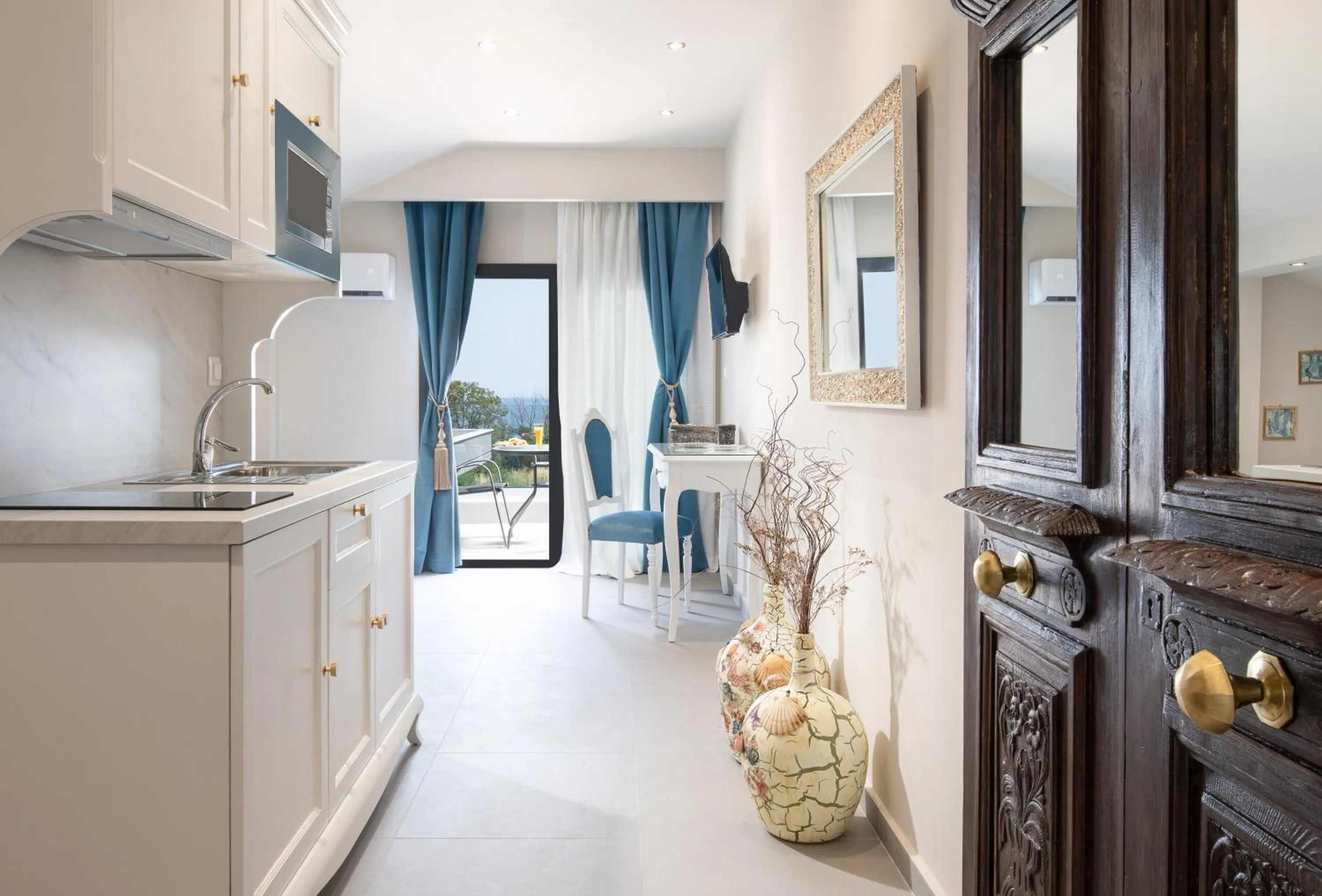 Kitchen or kitchenette in Mykoniatika Villas