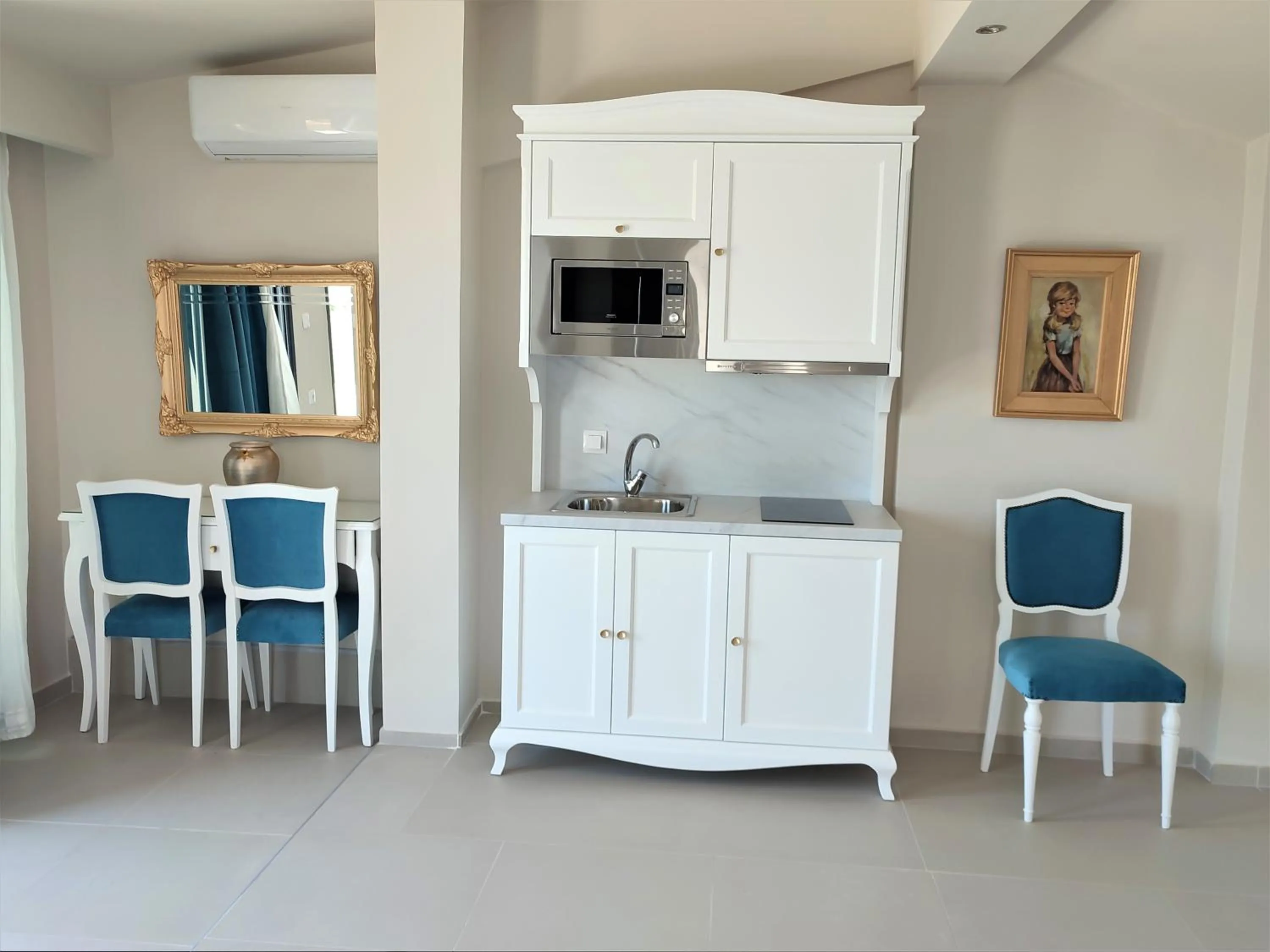 Photo of the whole room in Mykoniatika Villas