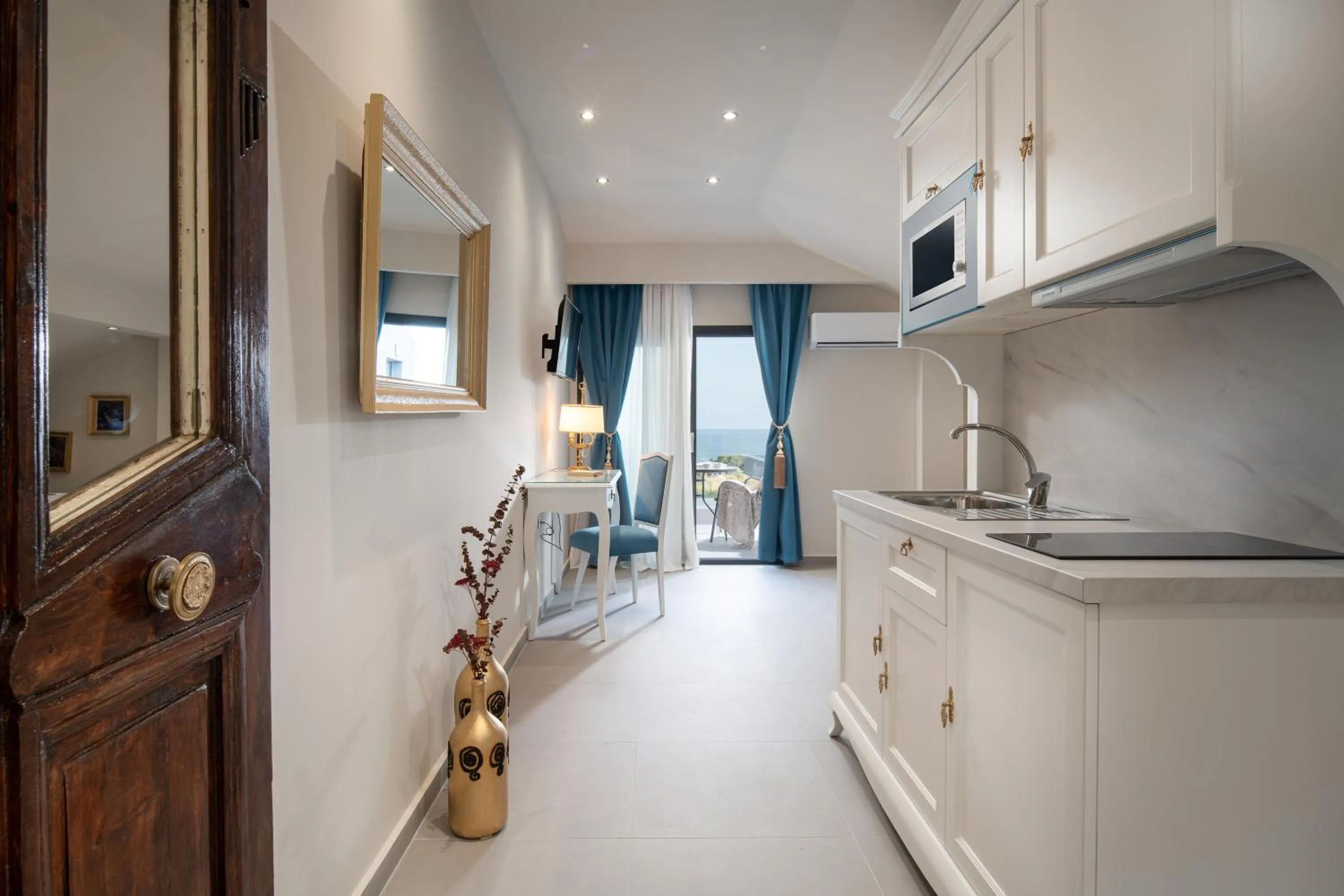 Kitchen or kitchenette in Mykoniatika Villas