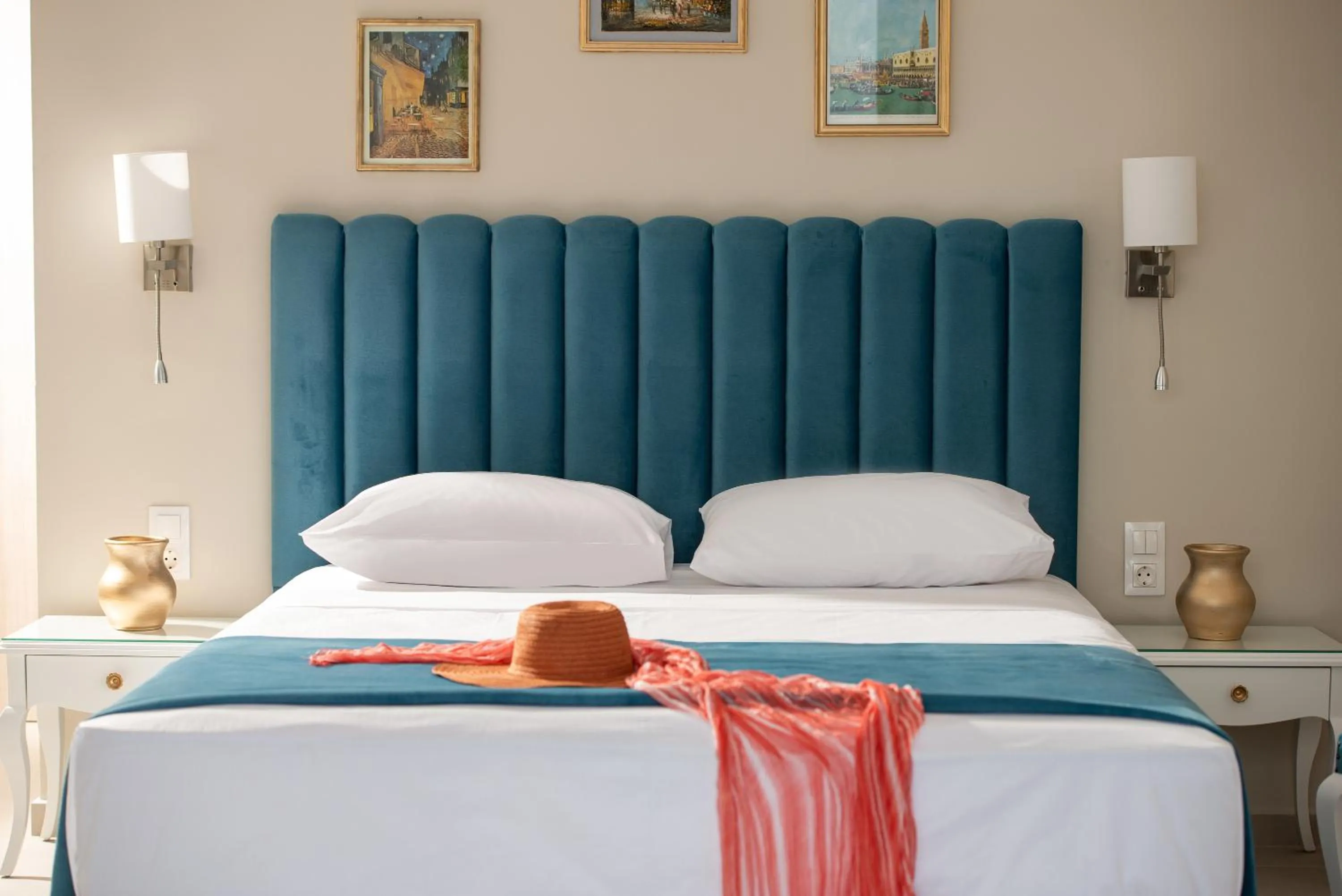 Bed in Mykoniatika Villas