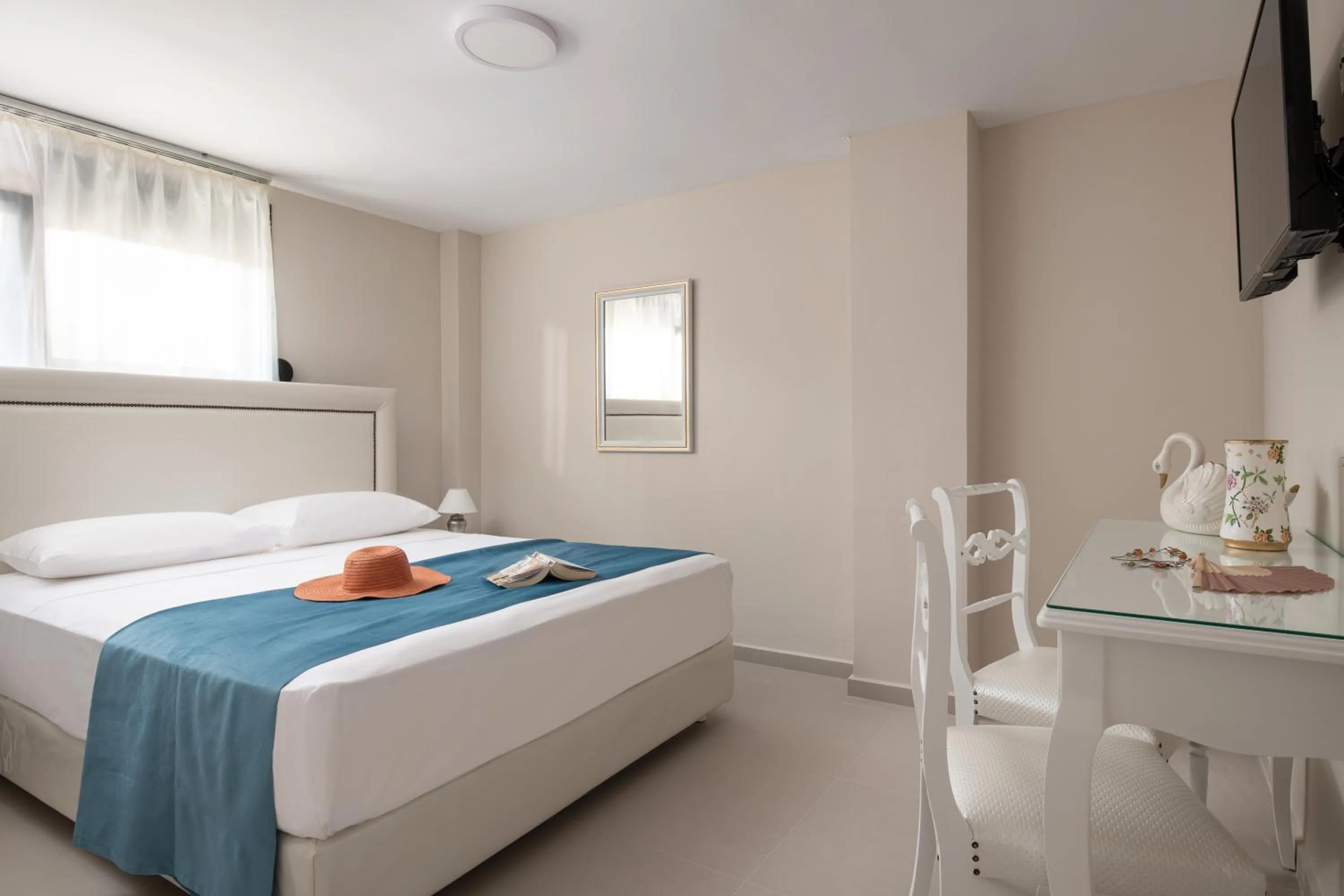 Bed in Mykoniatika Villas