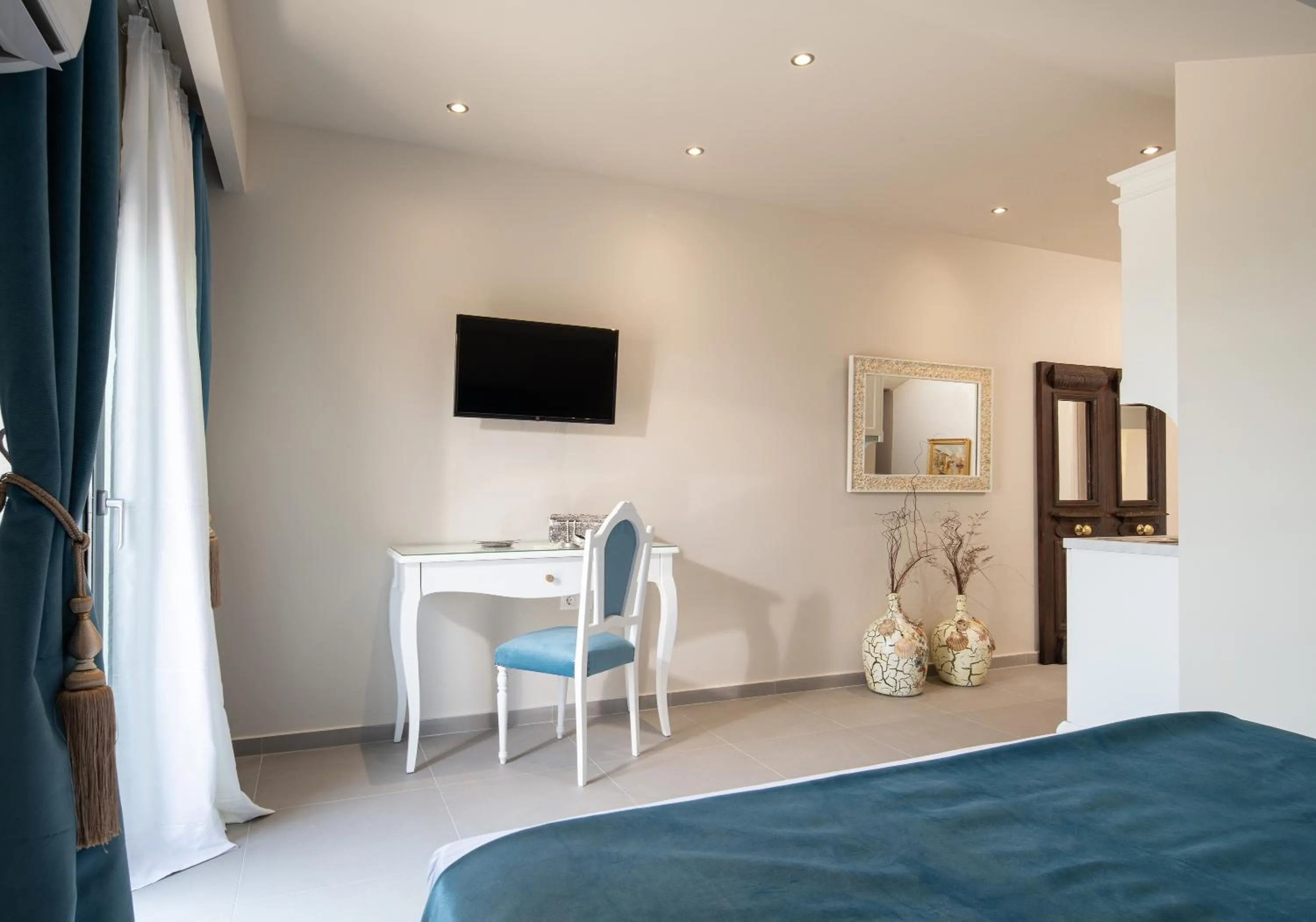 Photo of the whole room, Bed in Mykoniatika Villas