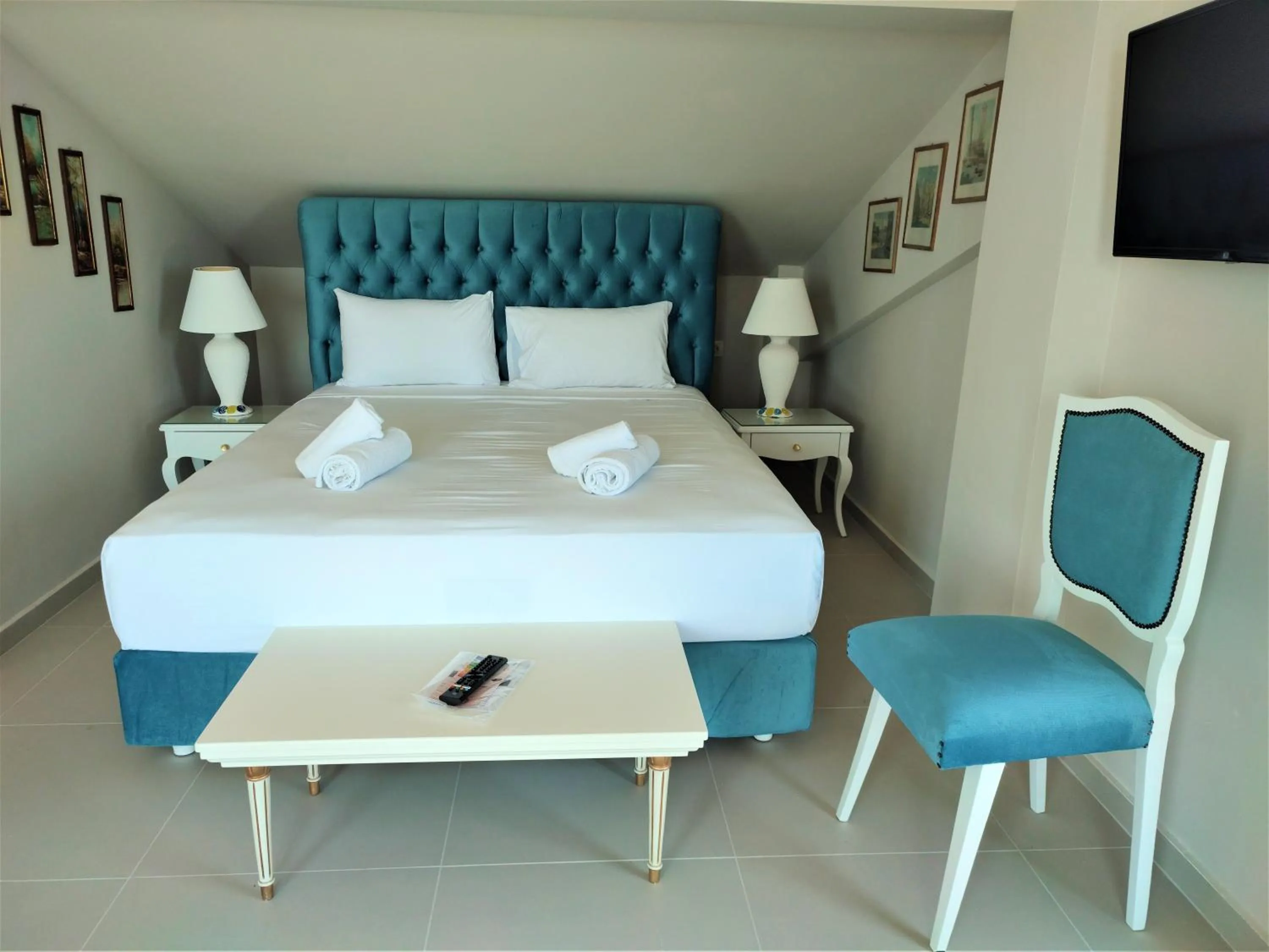 Photo of the whole room, Bed in Mykoniatika Villas