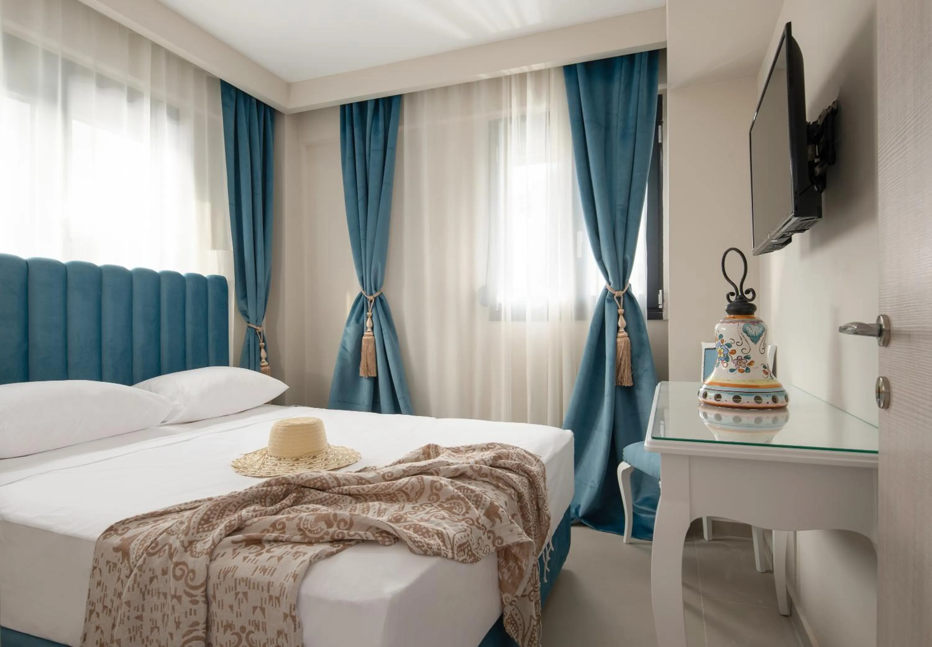 Photo of the whole room, Bed in Mykoniatika Villas