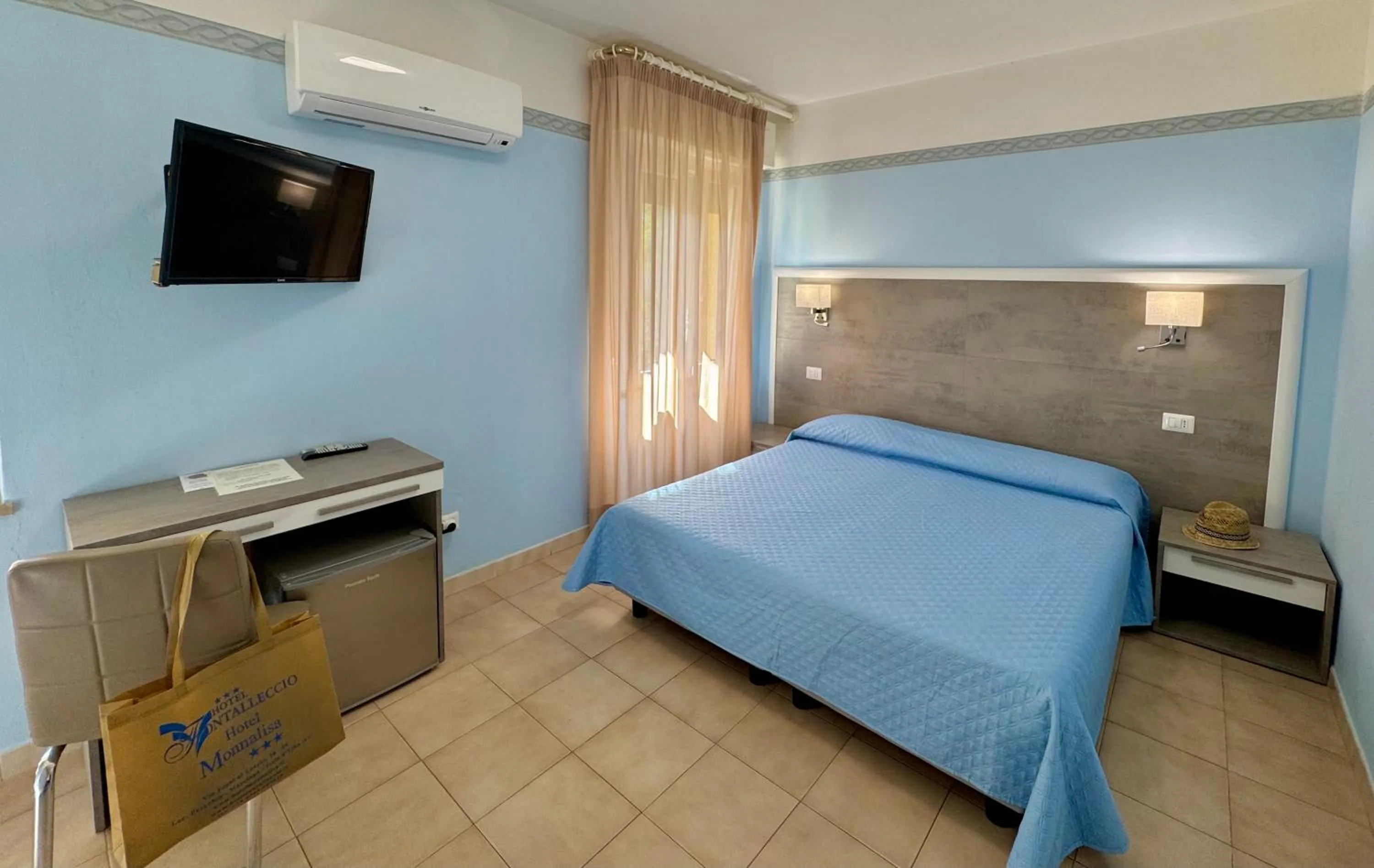 Bed in Hotel Monna Lisa