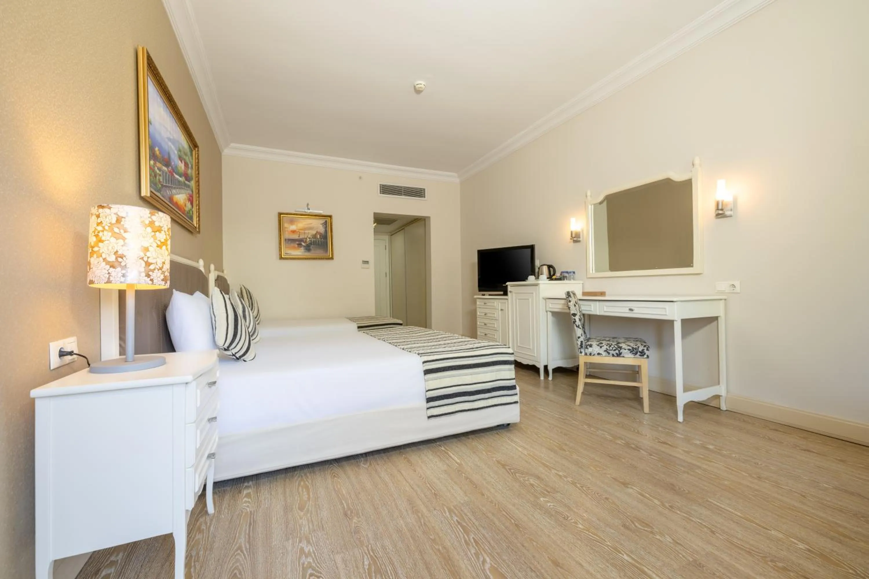 Bed in Crystal Tat Beach Pearl Collection - Ultimate All Inclusive